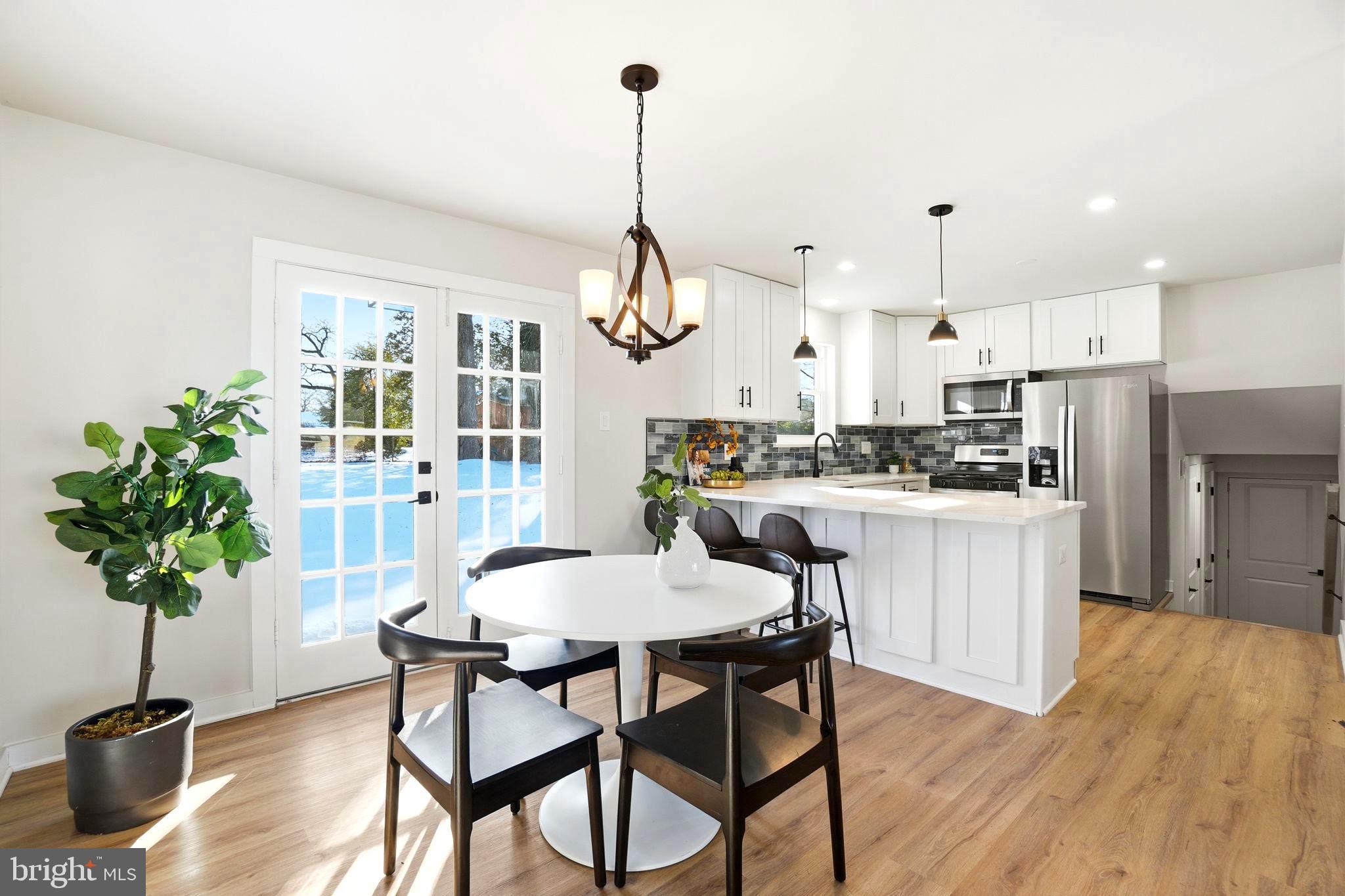 CRESTWOOD MANOR - Residential