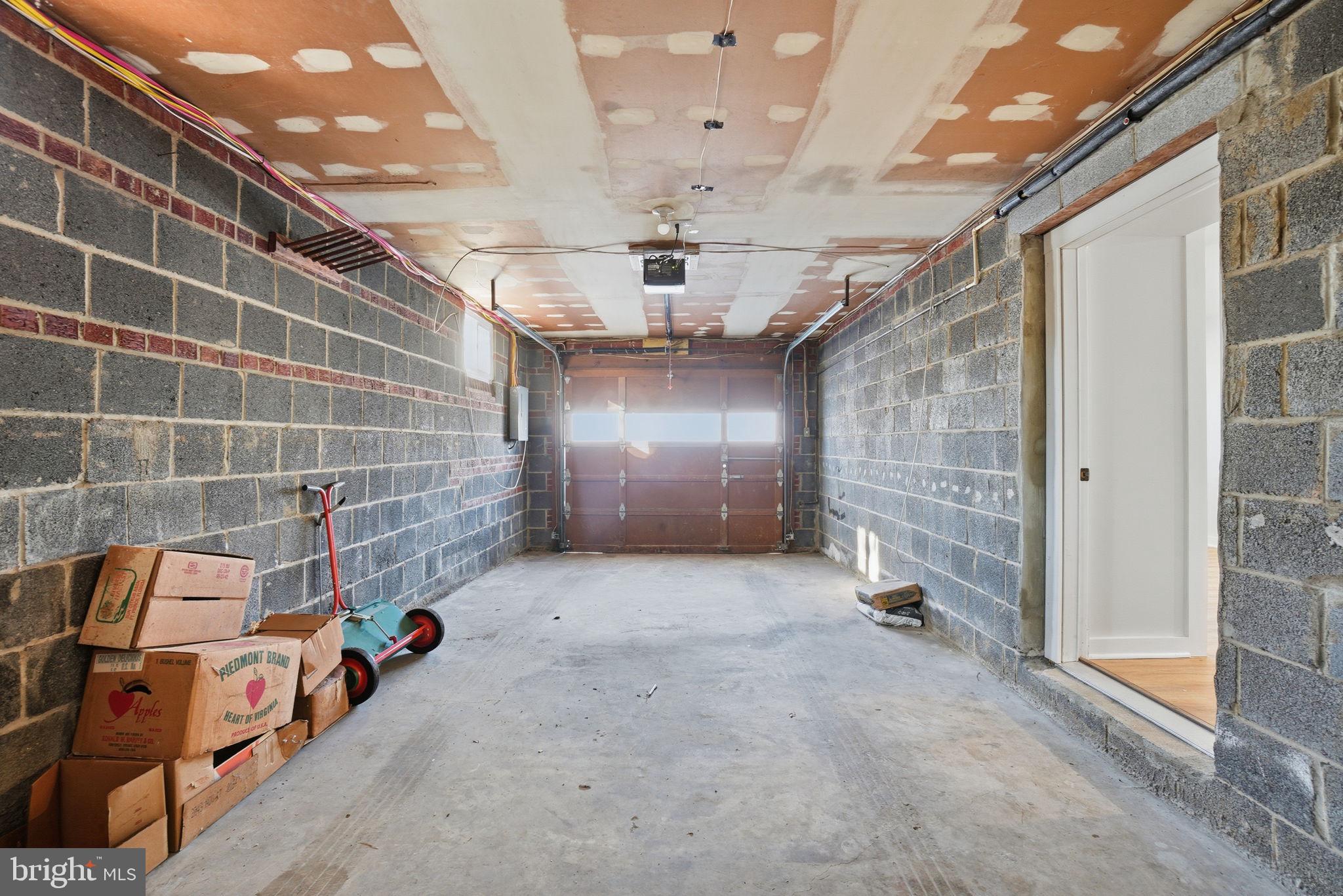 CRESTWOOD MANOR - Residential