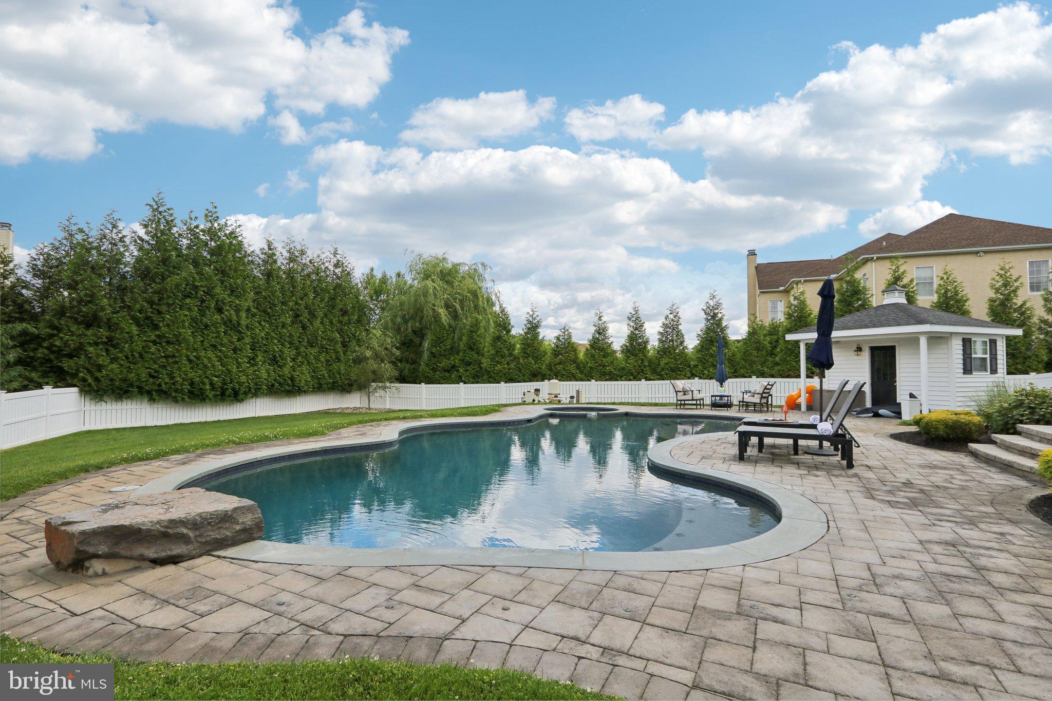 CHAPMANS CORNER - Residential