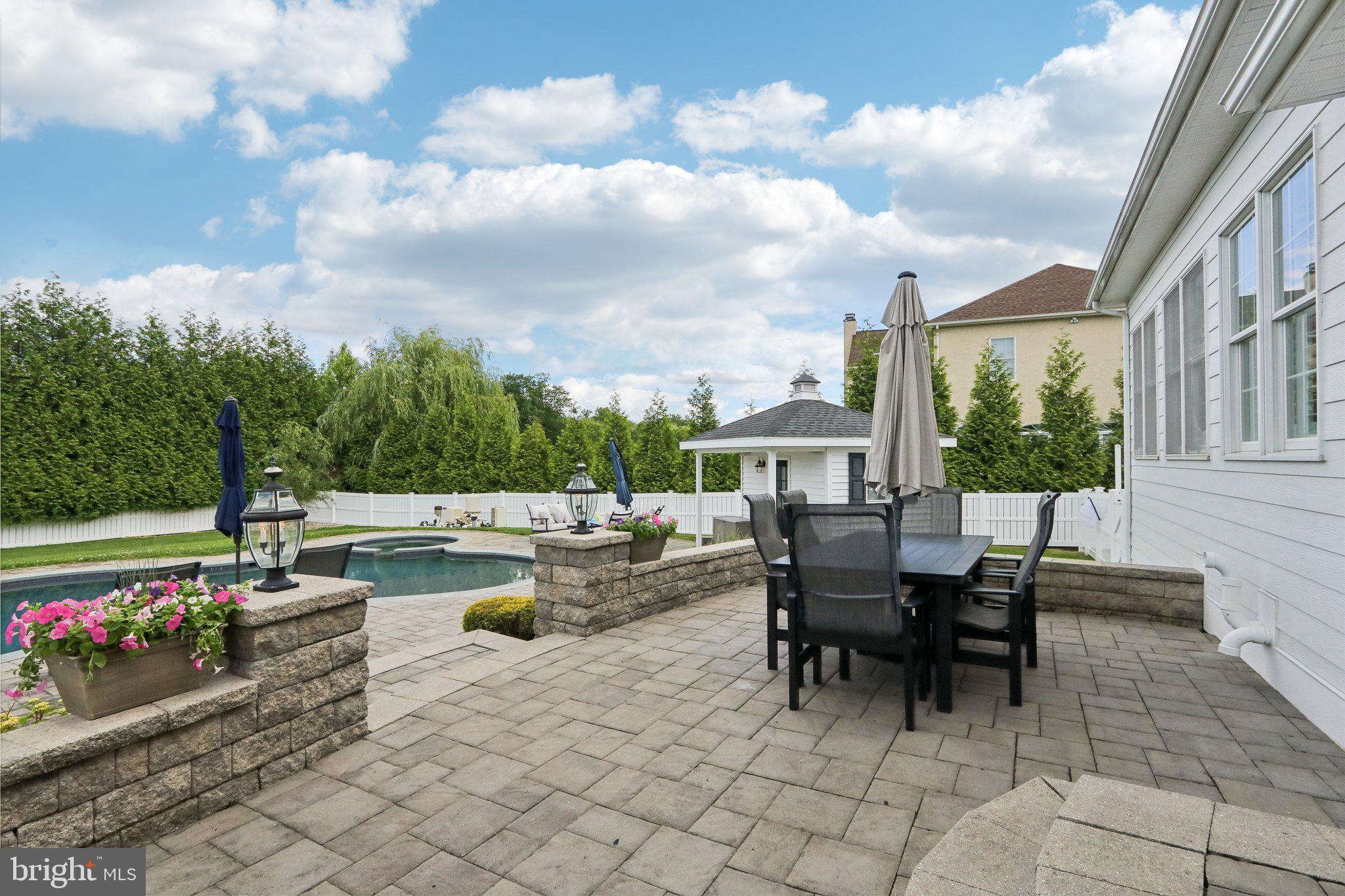 CHAPMANS CORNER - Residential