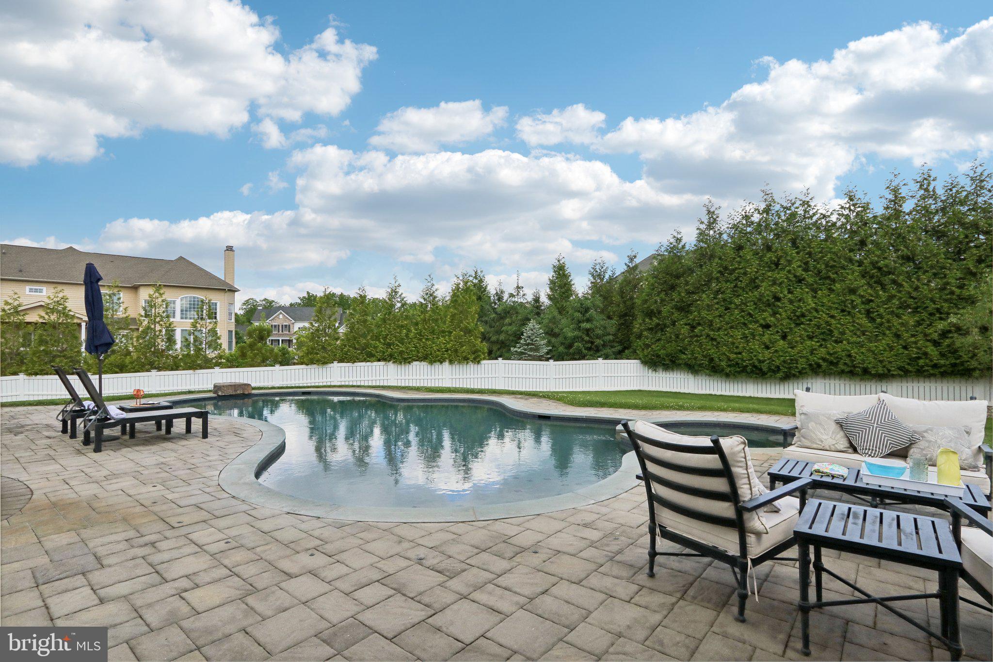 CHAPMANS CORNER - Residential
