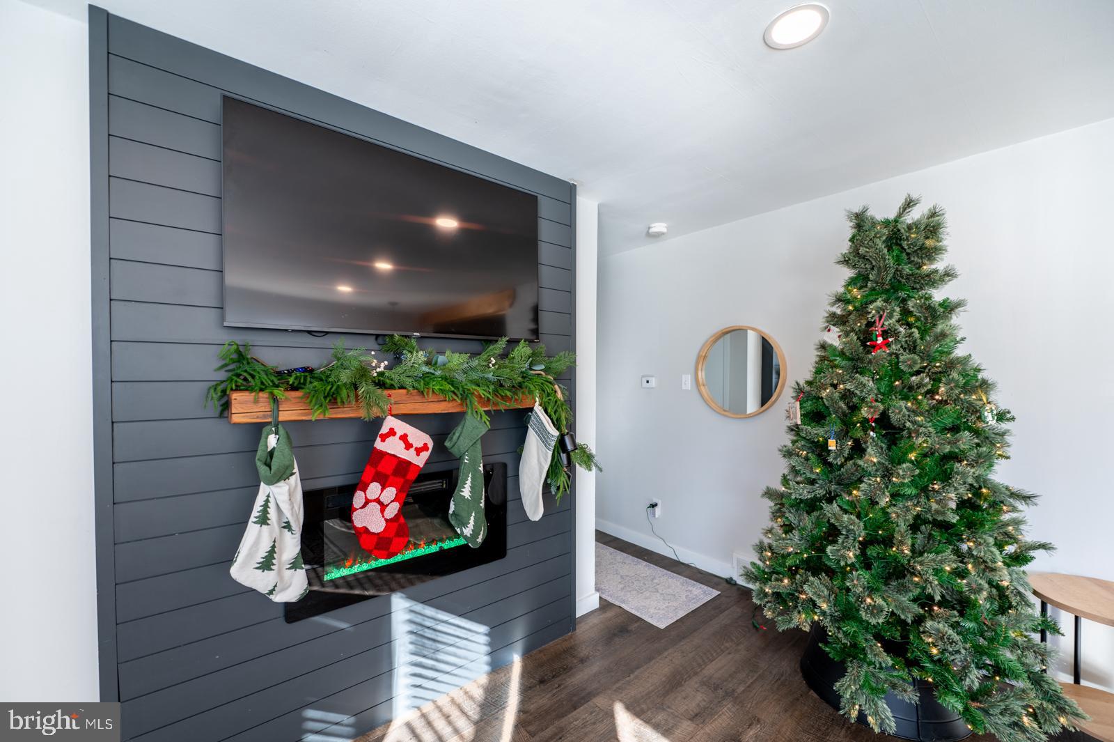 519 W ANDERSON AVENUE