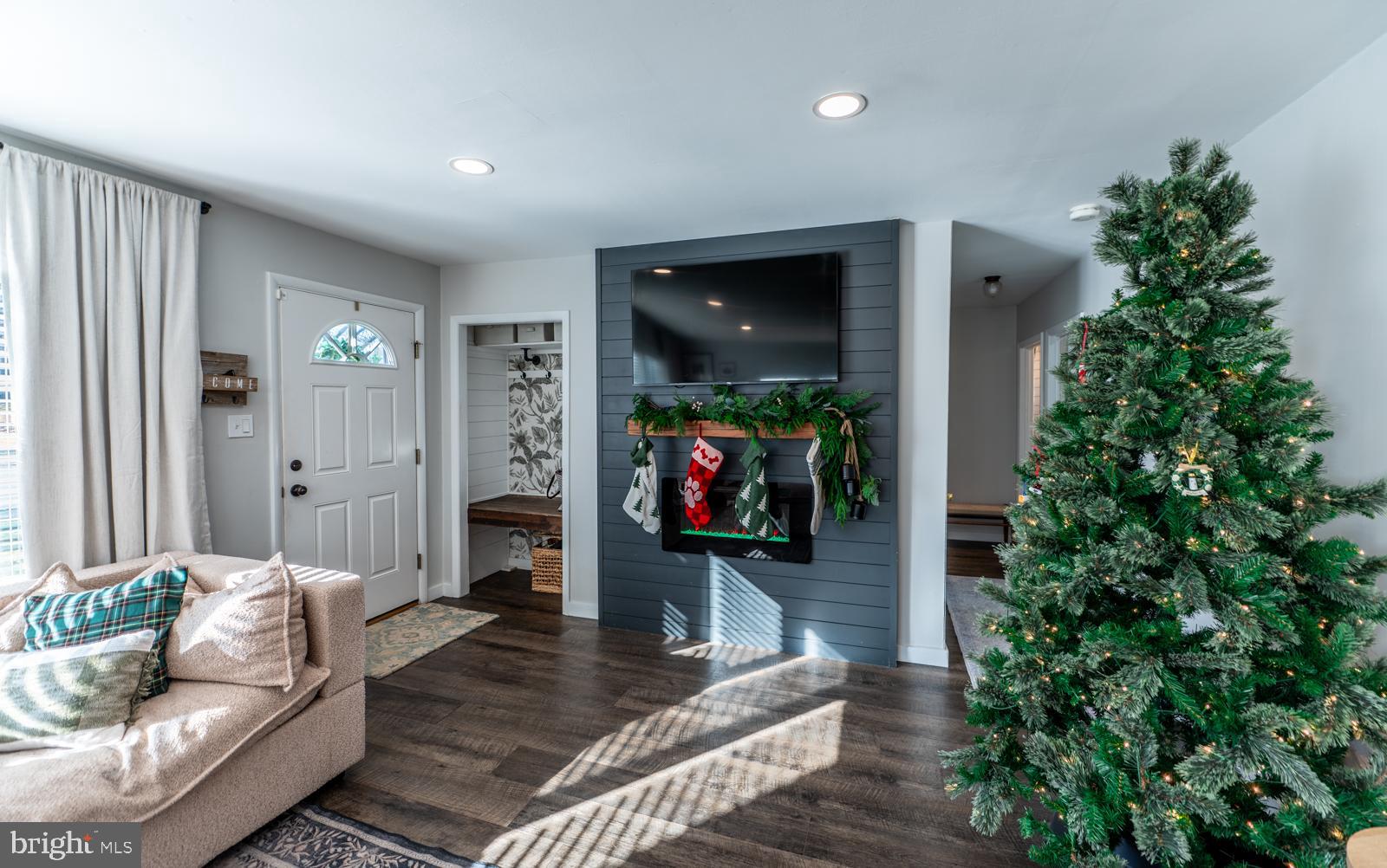 519 W ANDERSON AVENUE