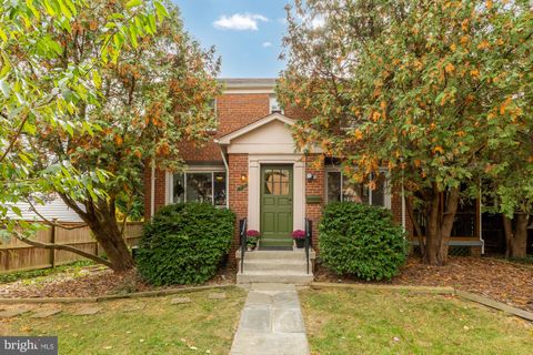 Photo of 905 Malcolm Drive, SILVER SPRING, MD 20901 (MLS # MDMC2201286)