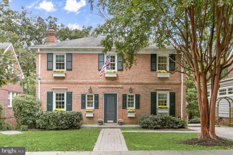 Photo of 6455 31st Street NW, WASHINGTON, DC 20015 (MLS # DCDC2225030) Photo of 6455 31st Street NW, WASHINGTON, DC 20015 (MLS # DCDC2225030)