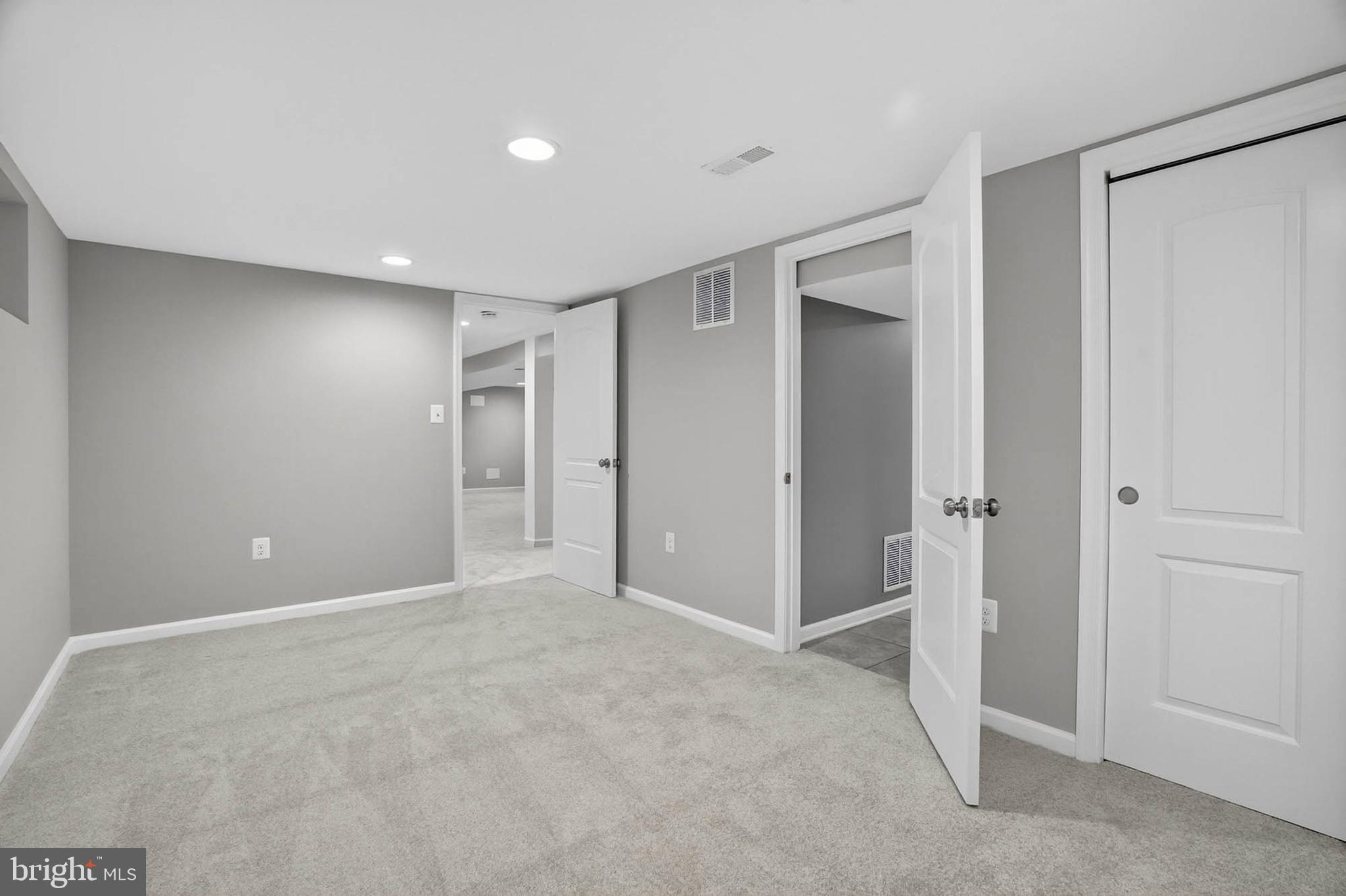 COLONIAL GARDENS - Residential