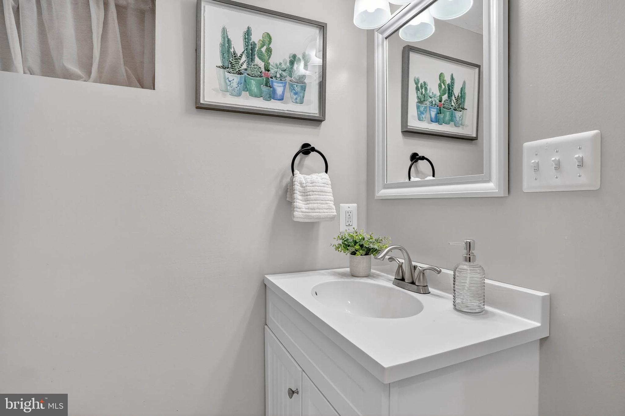 COLONIAL GARDENS - Residential