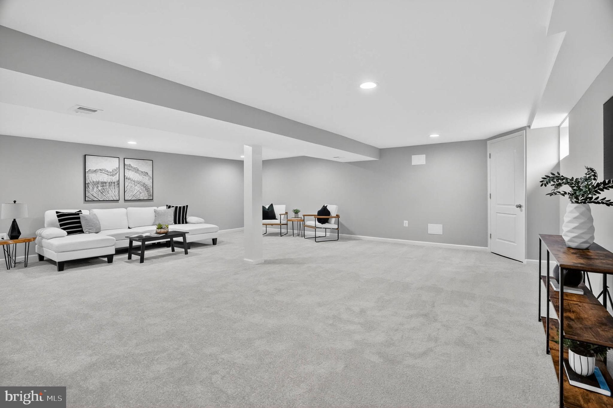 COLONIAL GARDENS - Residential