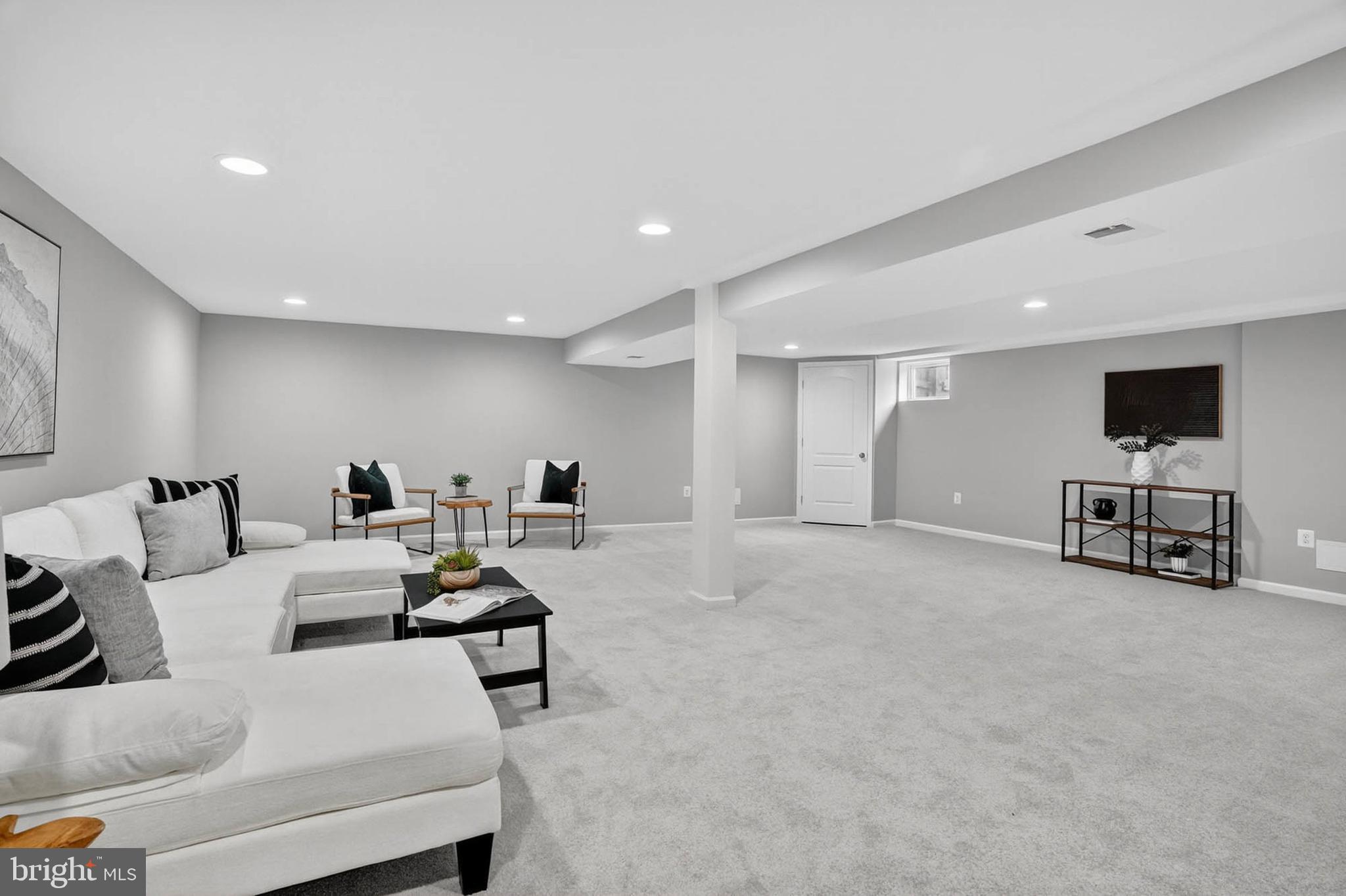 COLONIAL GARDENS - Residential