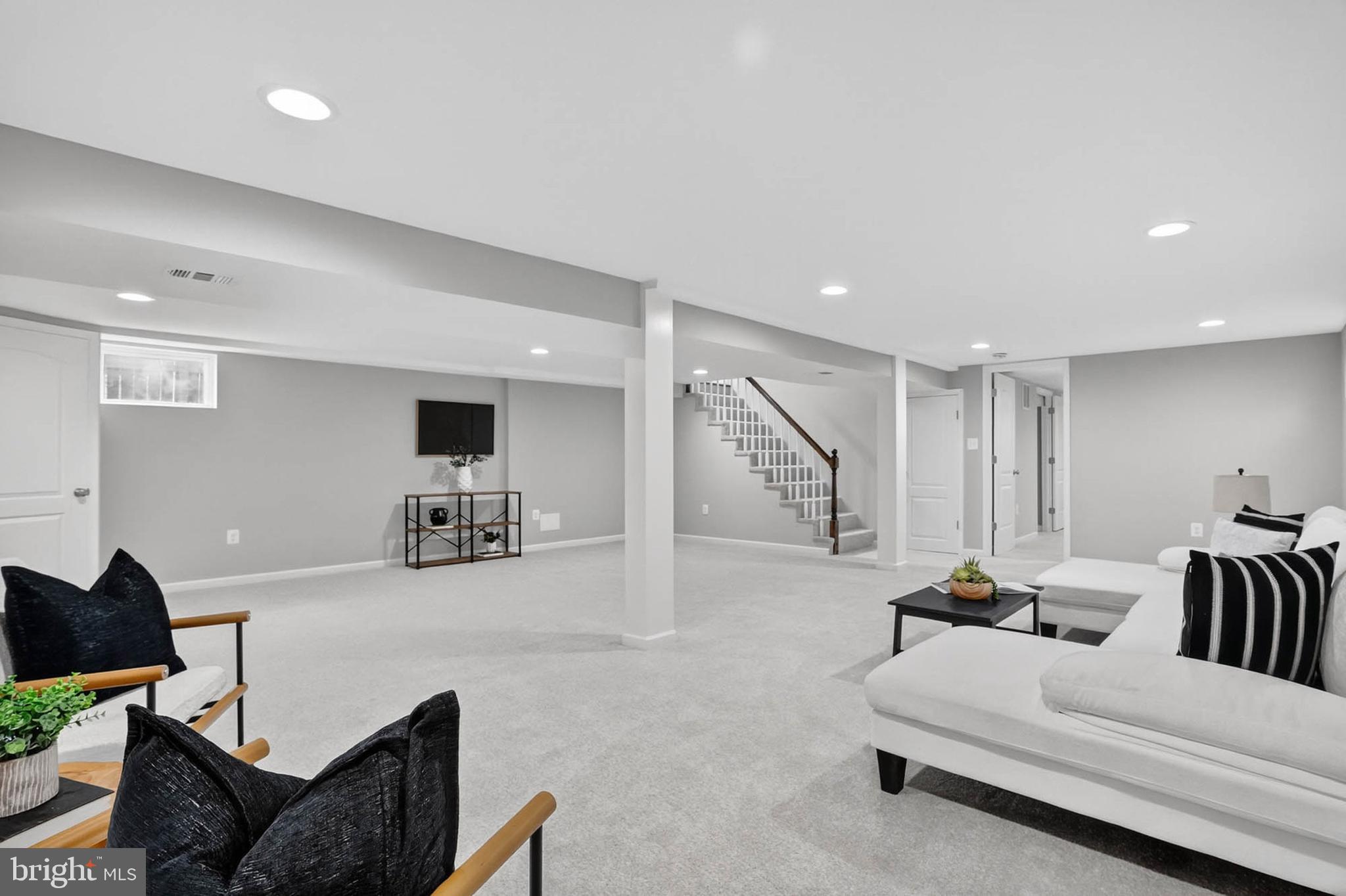 COLONIAL GARDENS - Residential