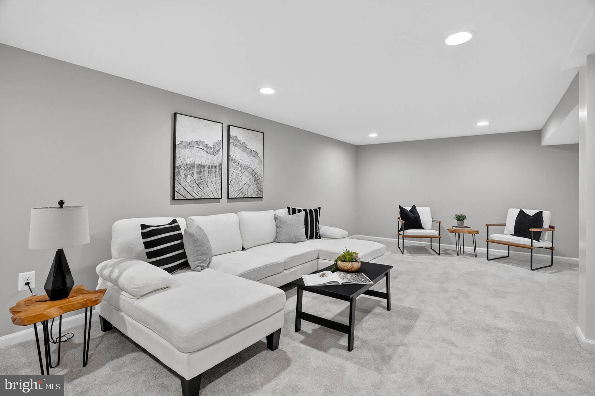 COLONIAL GARDENS - Residential