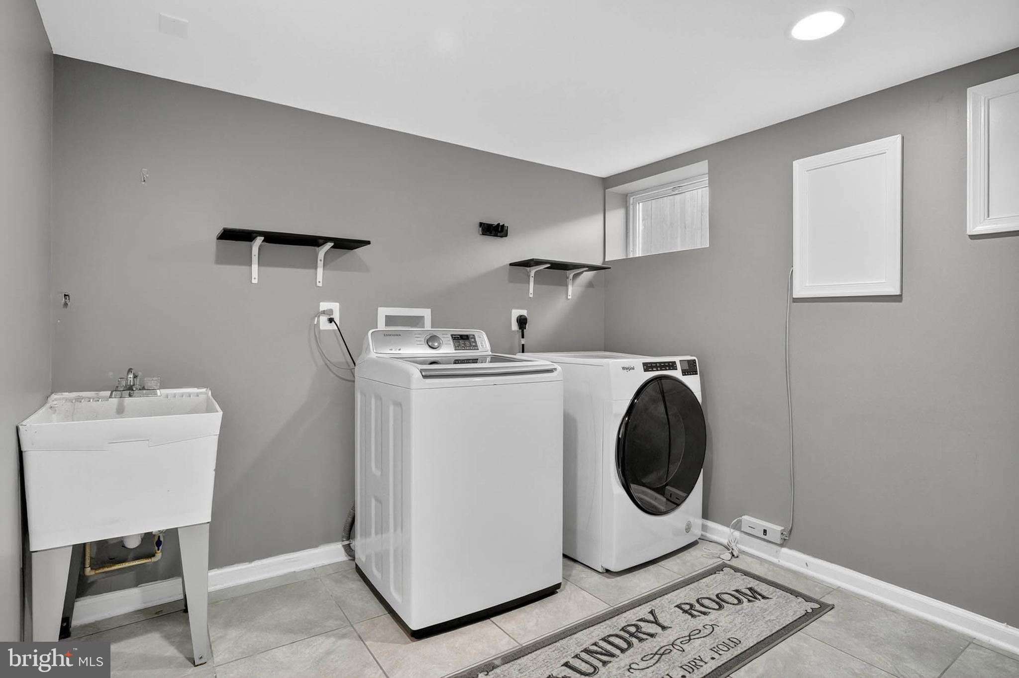 COLONIAL GARDENS - Residential