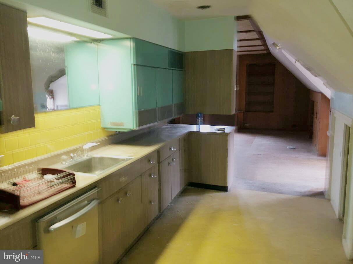 ROLAND PARK - Residential