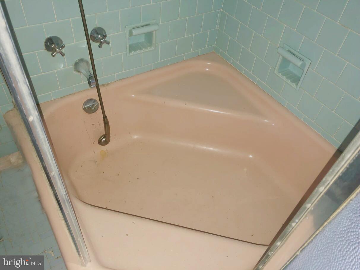 ROLAND PARK - Residential