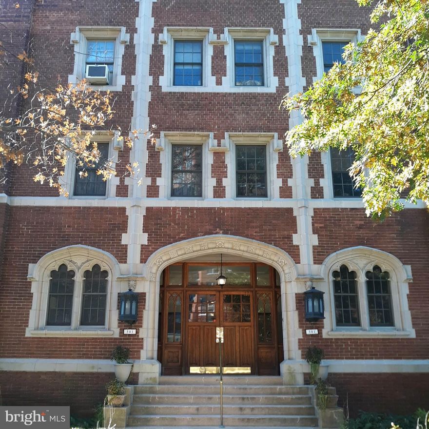 Nice penthouse unit in Roland Park condominium.  Unit which is steps away from the elevator has spacious wrap around floor plan with casement windows, retro kitchen, large bedroom and plenty of built ins. Enjoy the beautiful settings of this condo which is located next to JHU and Wyman Park!