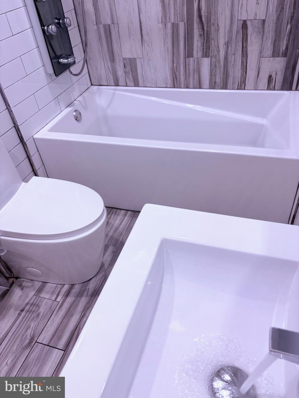 ELMWOOD PARK - Residential