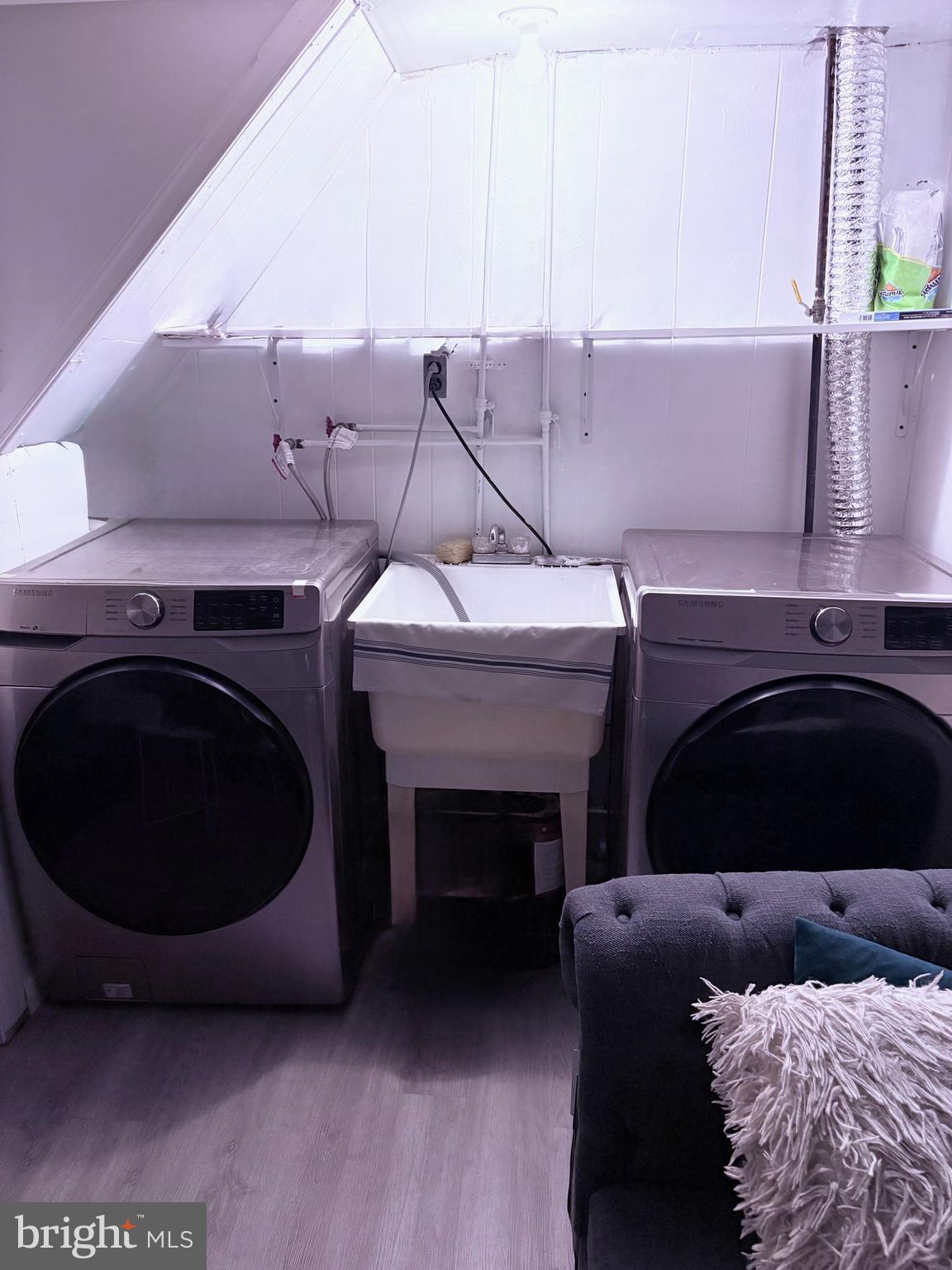 ELMWOOD PARK - Residential