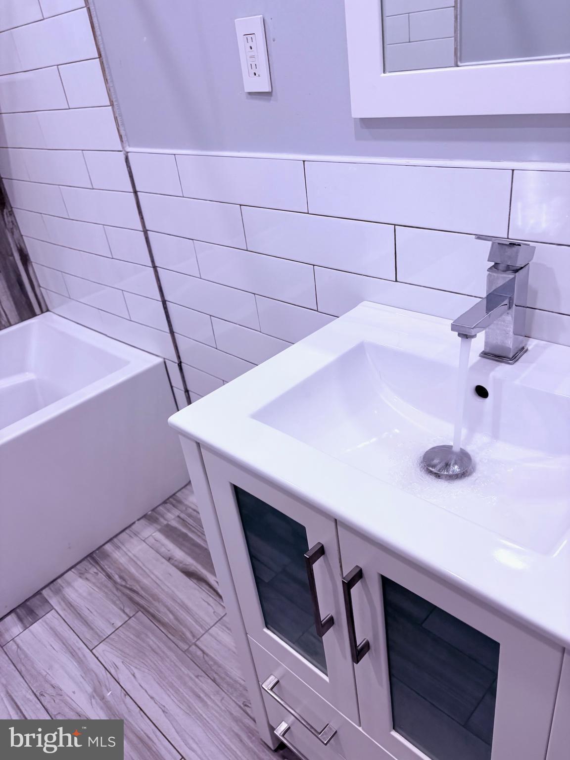 ELMWOOD PARK - Residential