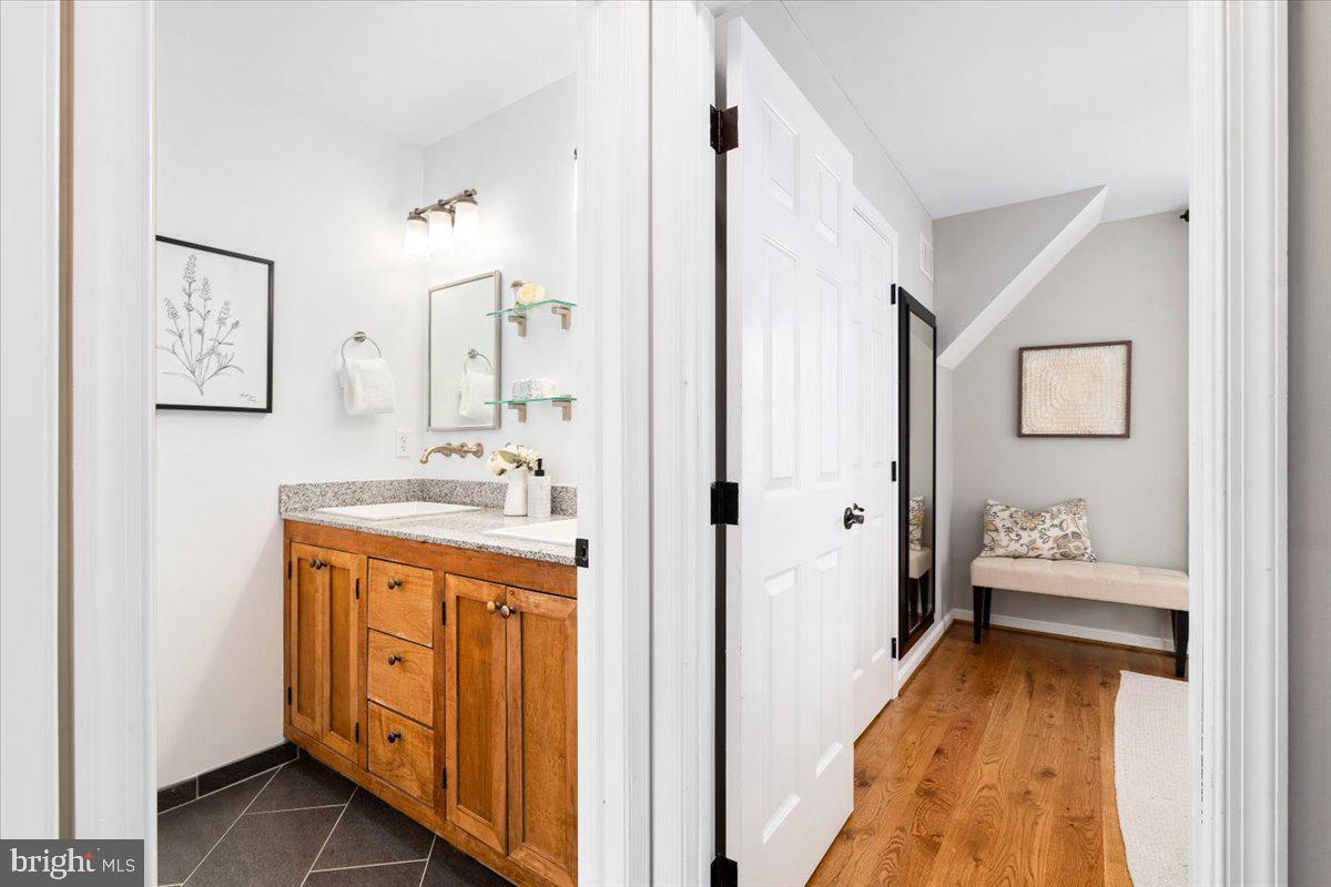 VILLAS LAKE ANITA LOUISE - Residential