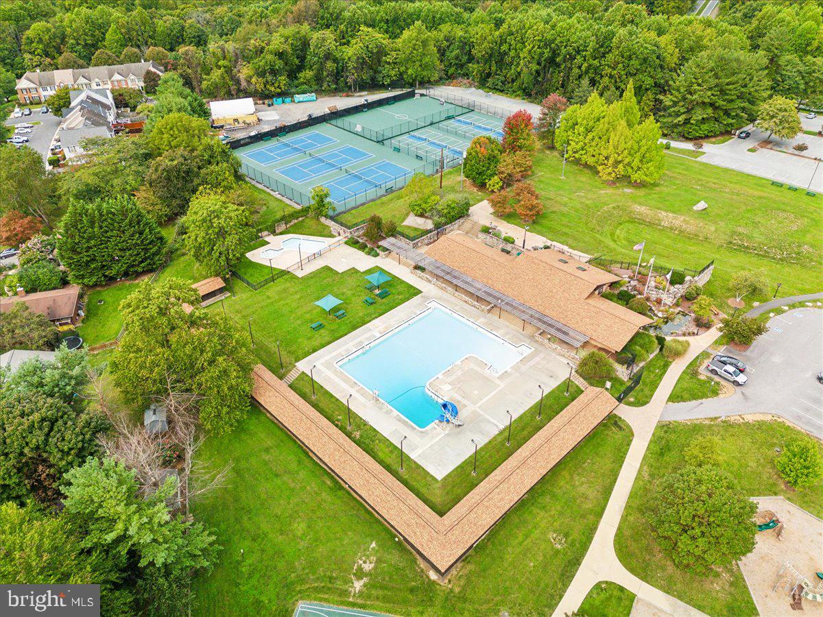 VILLAS LAKE ANITA LOUISE - Residential