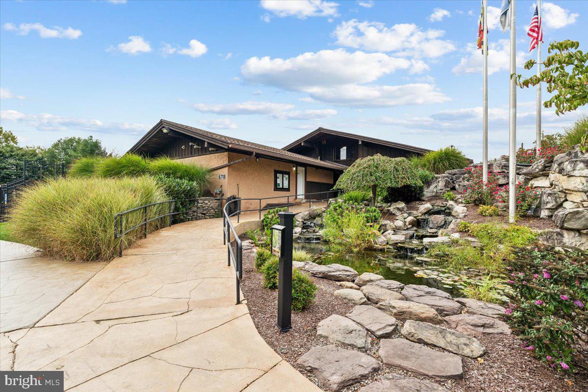 VILLAS LAKE ANITA LOUISE - Residential