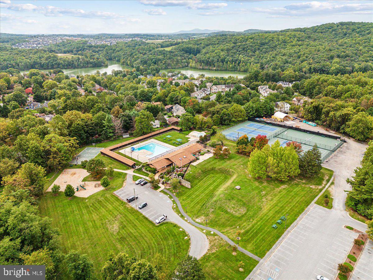 VILLAS LAKE ANITA LOUISE - Residential