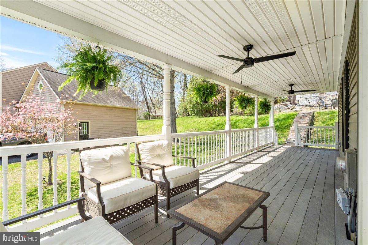 VILLAS LAKE ANITA LOUISE - Residential