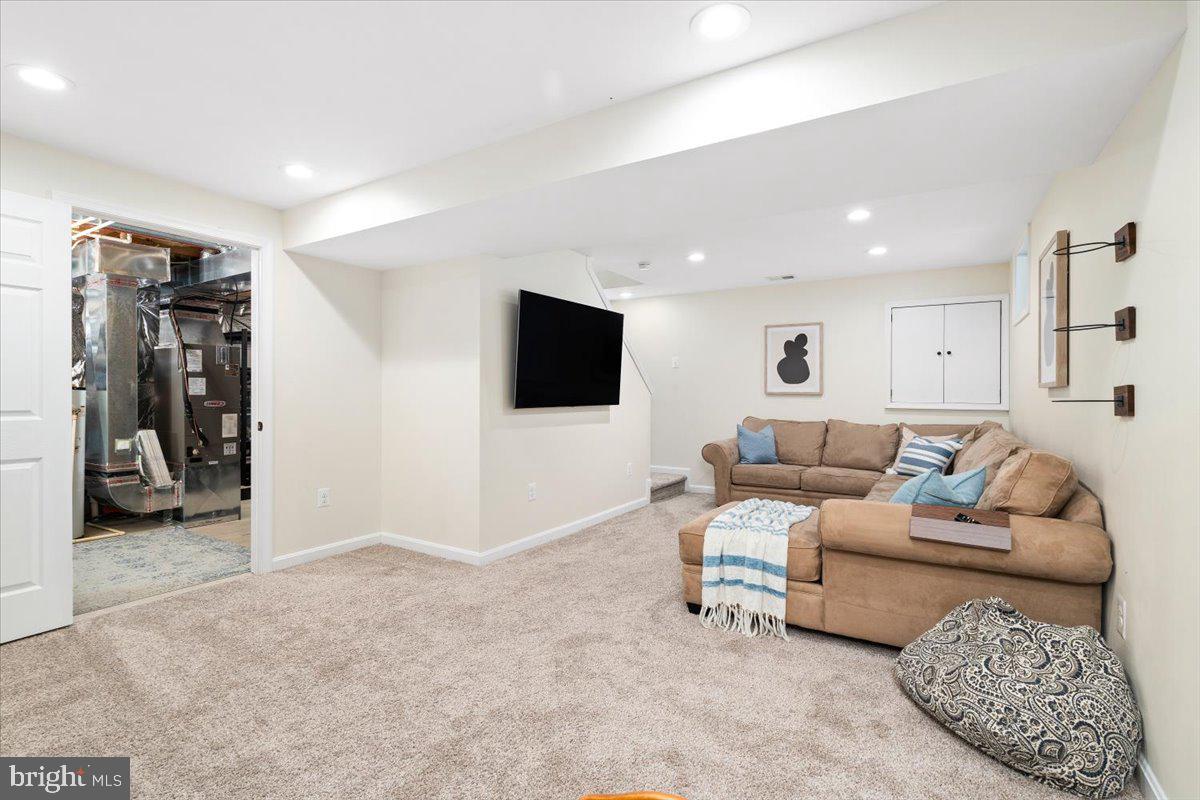 VILLAS LAKE ANITA LOUISE - Residential