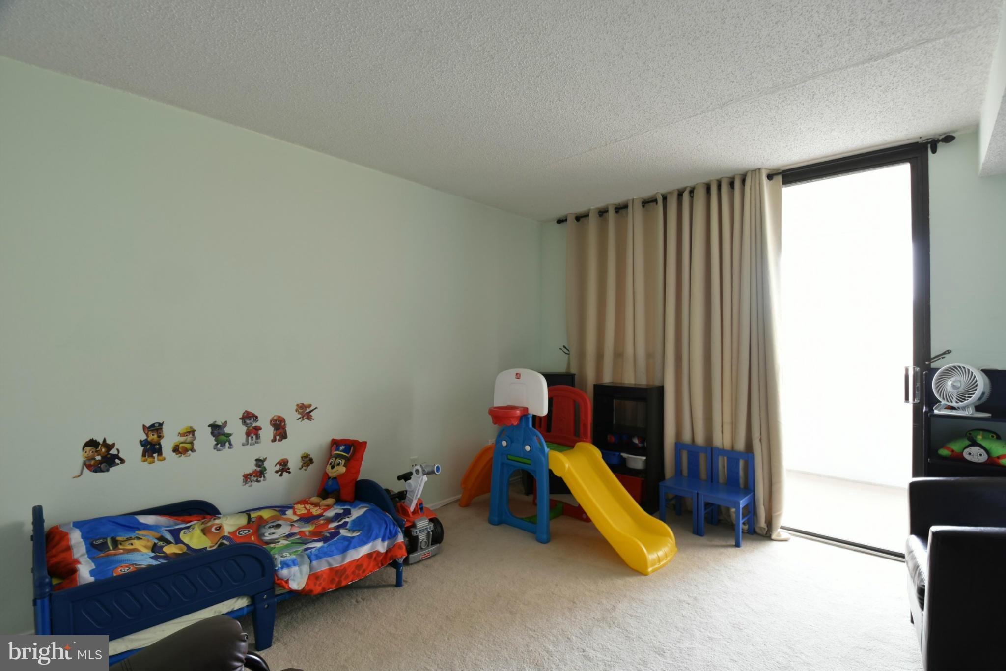 ALEXANDRIA KNOLLS - Residential