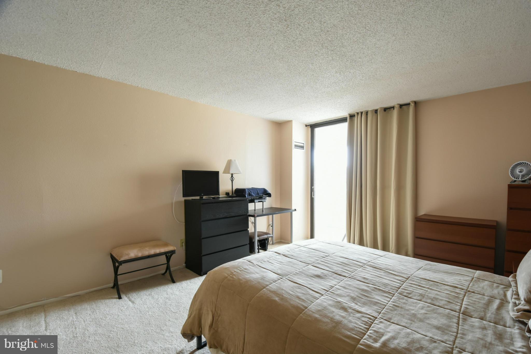 ALEXANDRIA KNOLLS - Residential