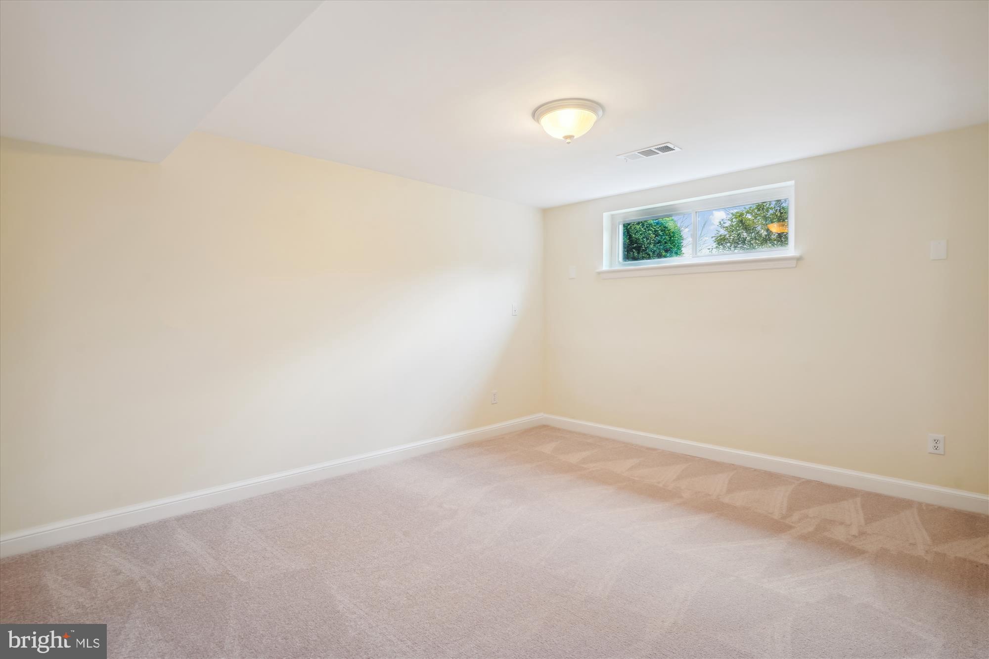 GREENWICH FOREST - Residential