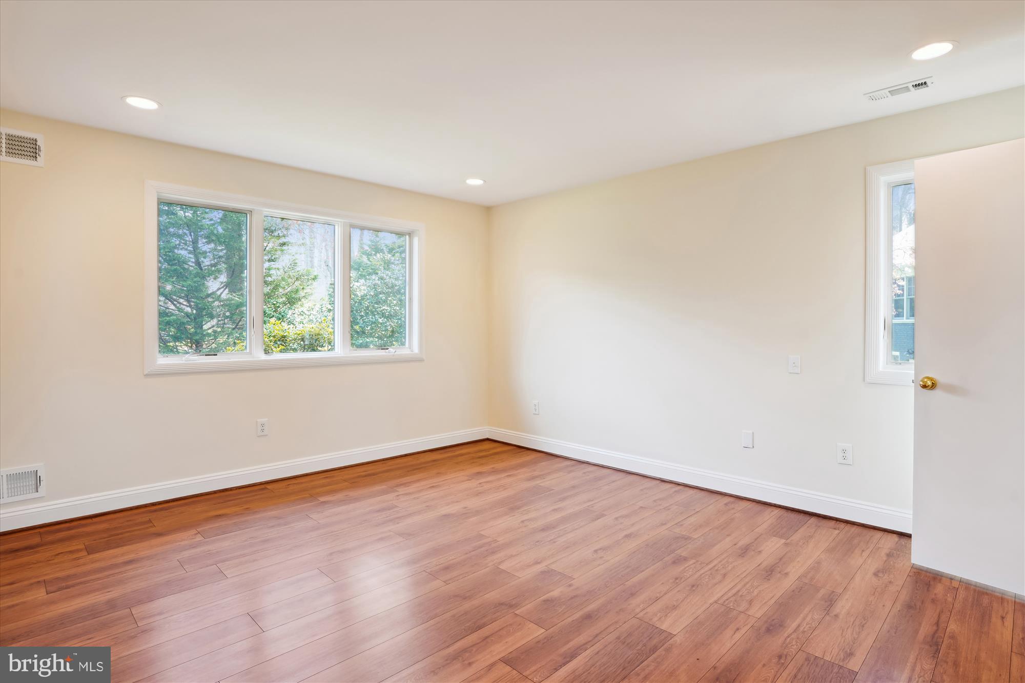 GREENWICH FOREST - Residential