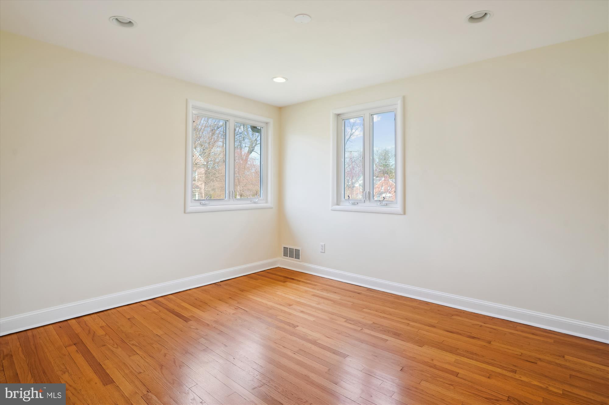 GREENWICH FOREST - Residential