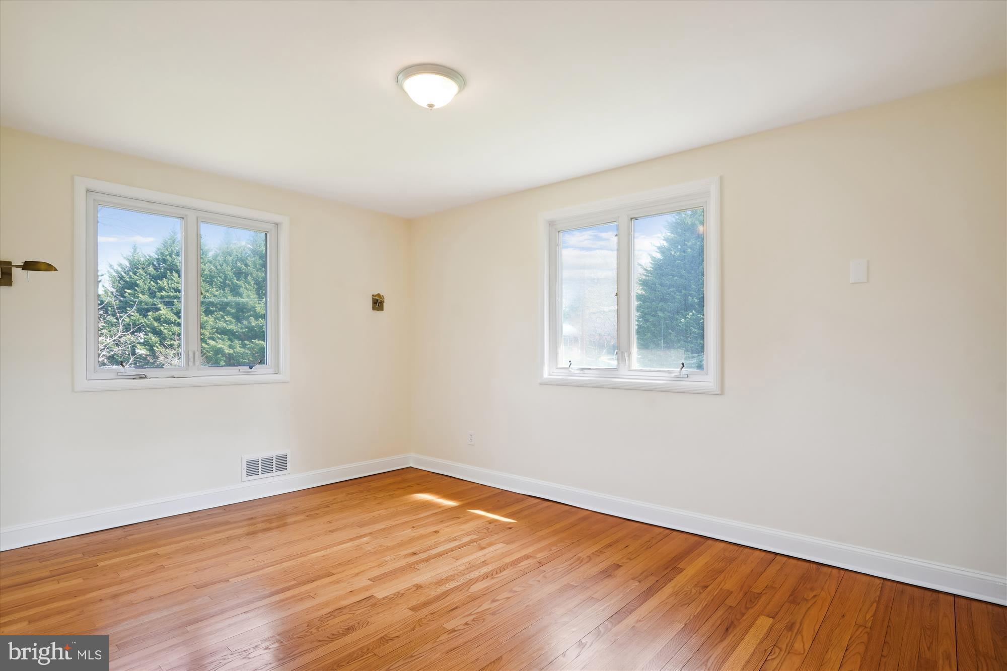 GREENWICH FOREST - Residential