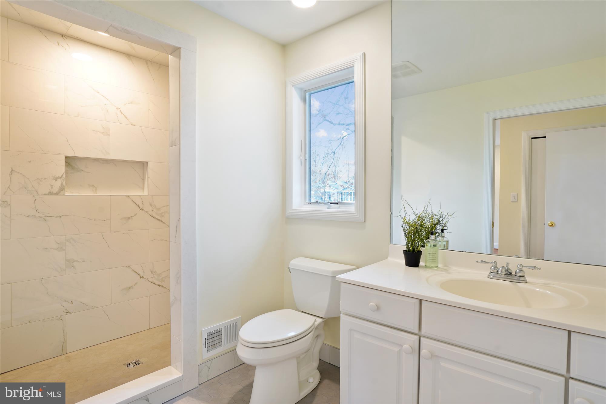 GREENWICH FOREST - Residential