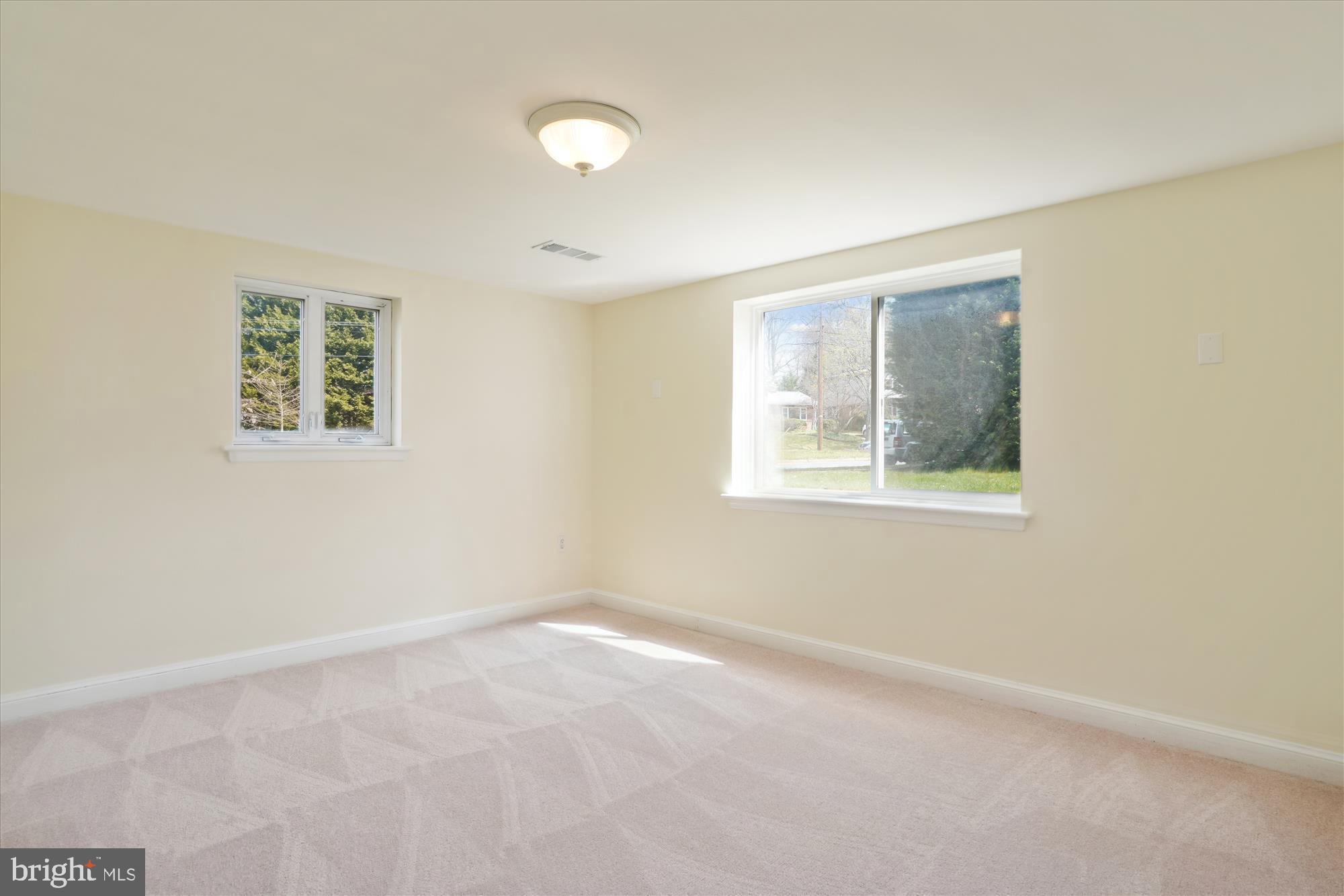 GREENWICH FOREST - Residential