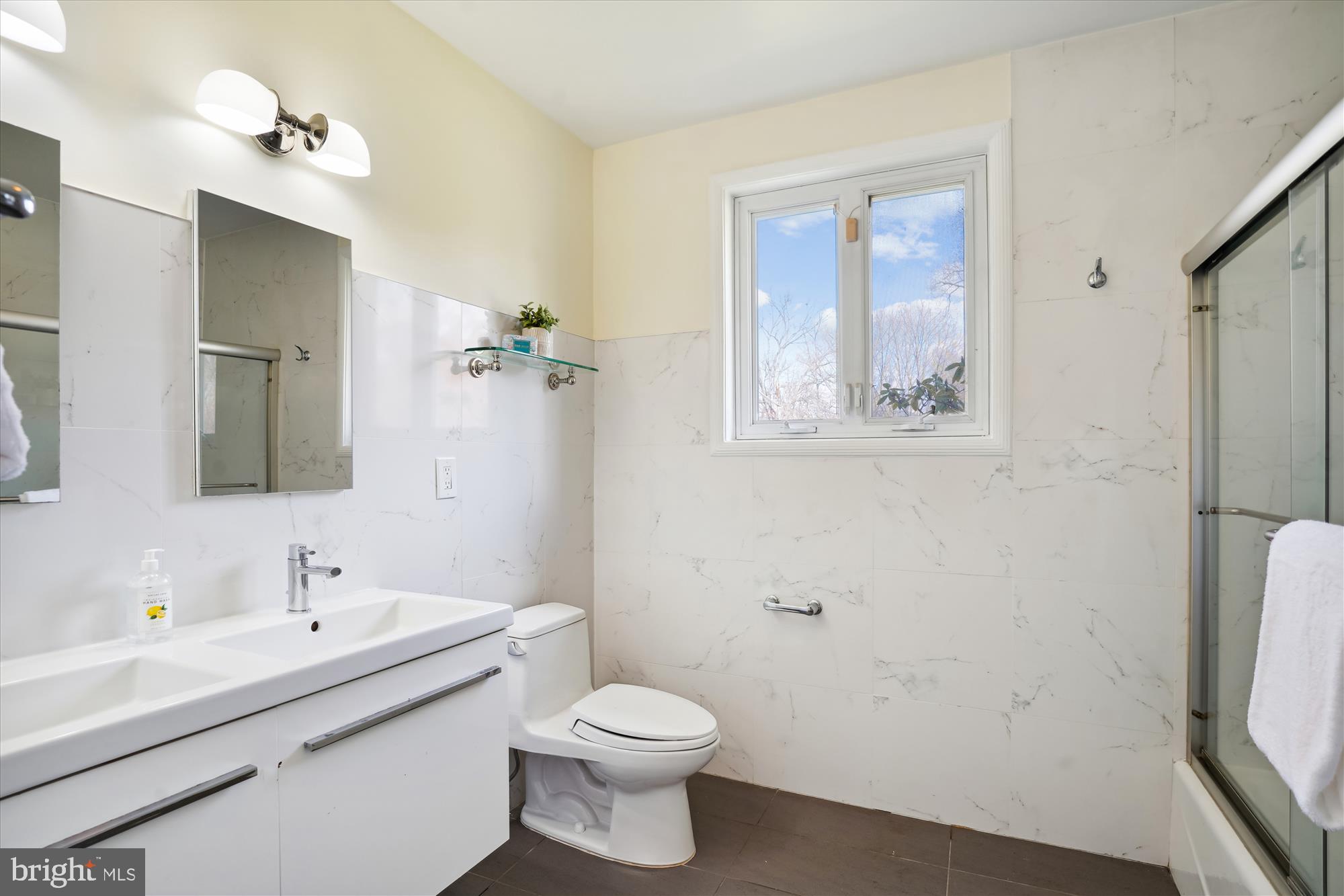 GREENWICH FOREST - Residential