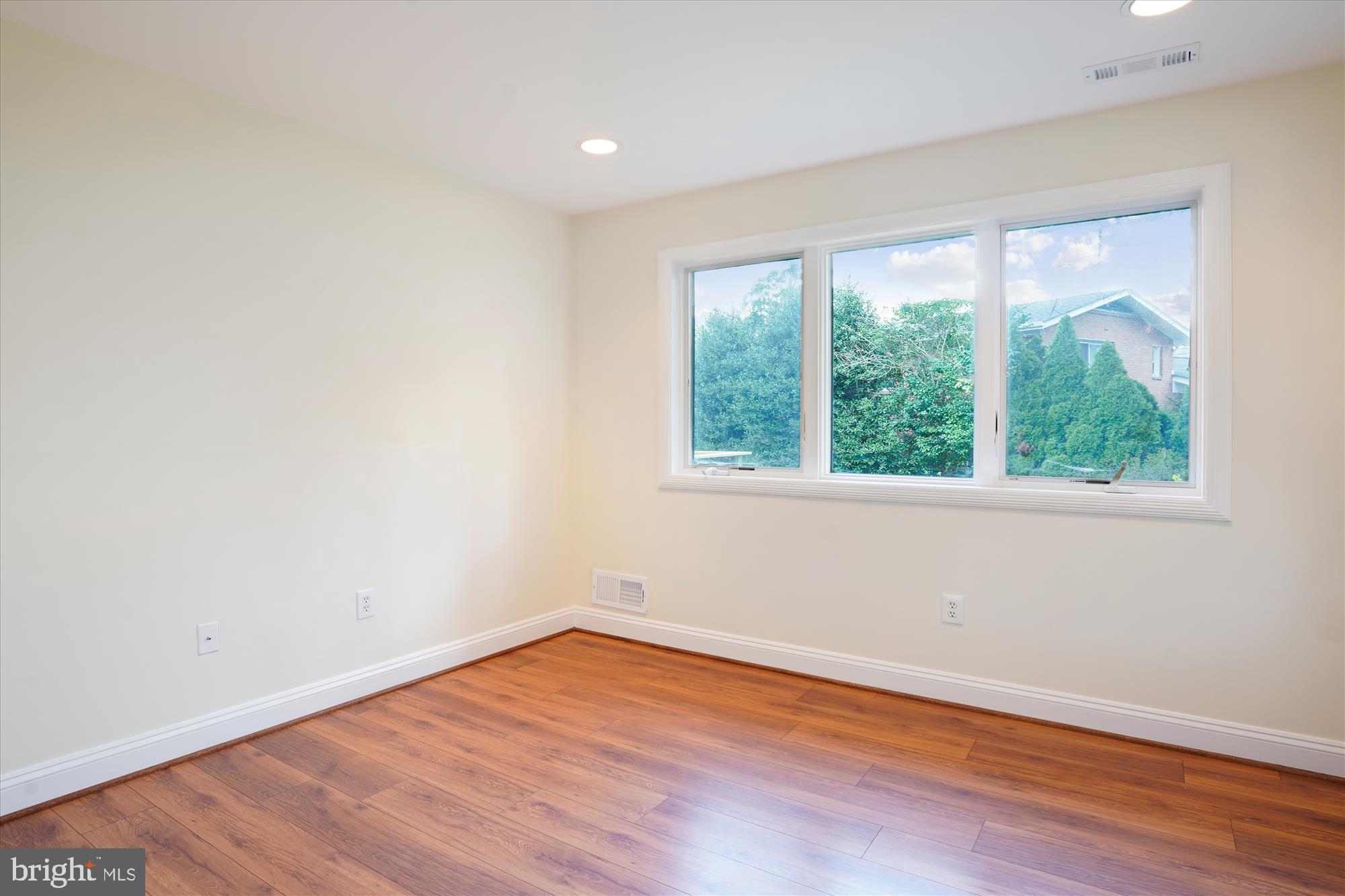 GREENWICH FOREST - Residential