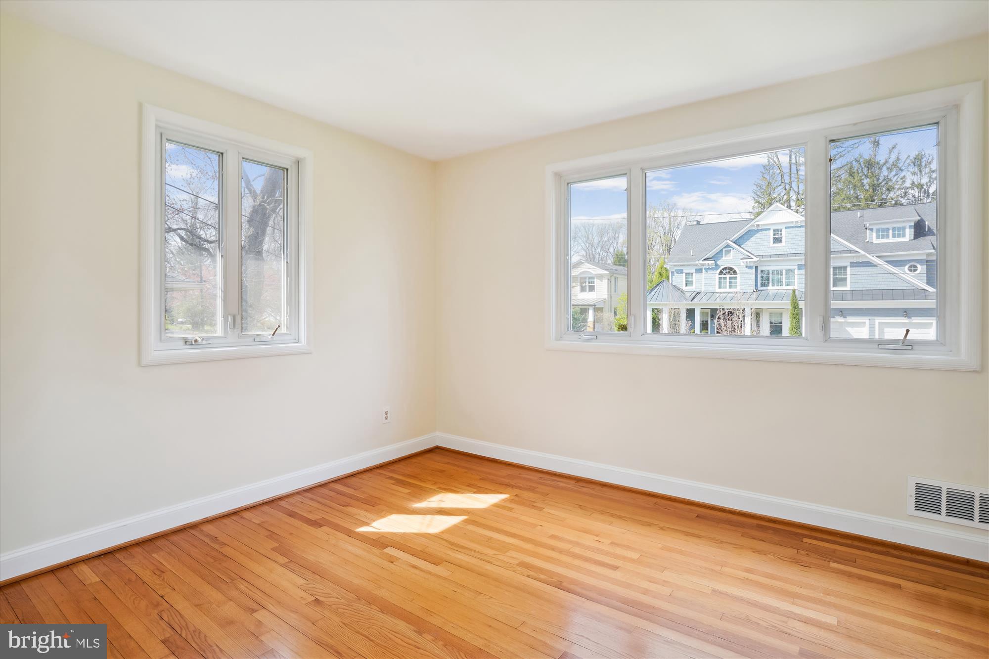 GREENWICH FOREST - Residential