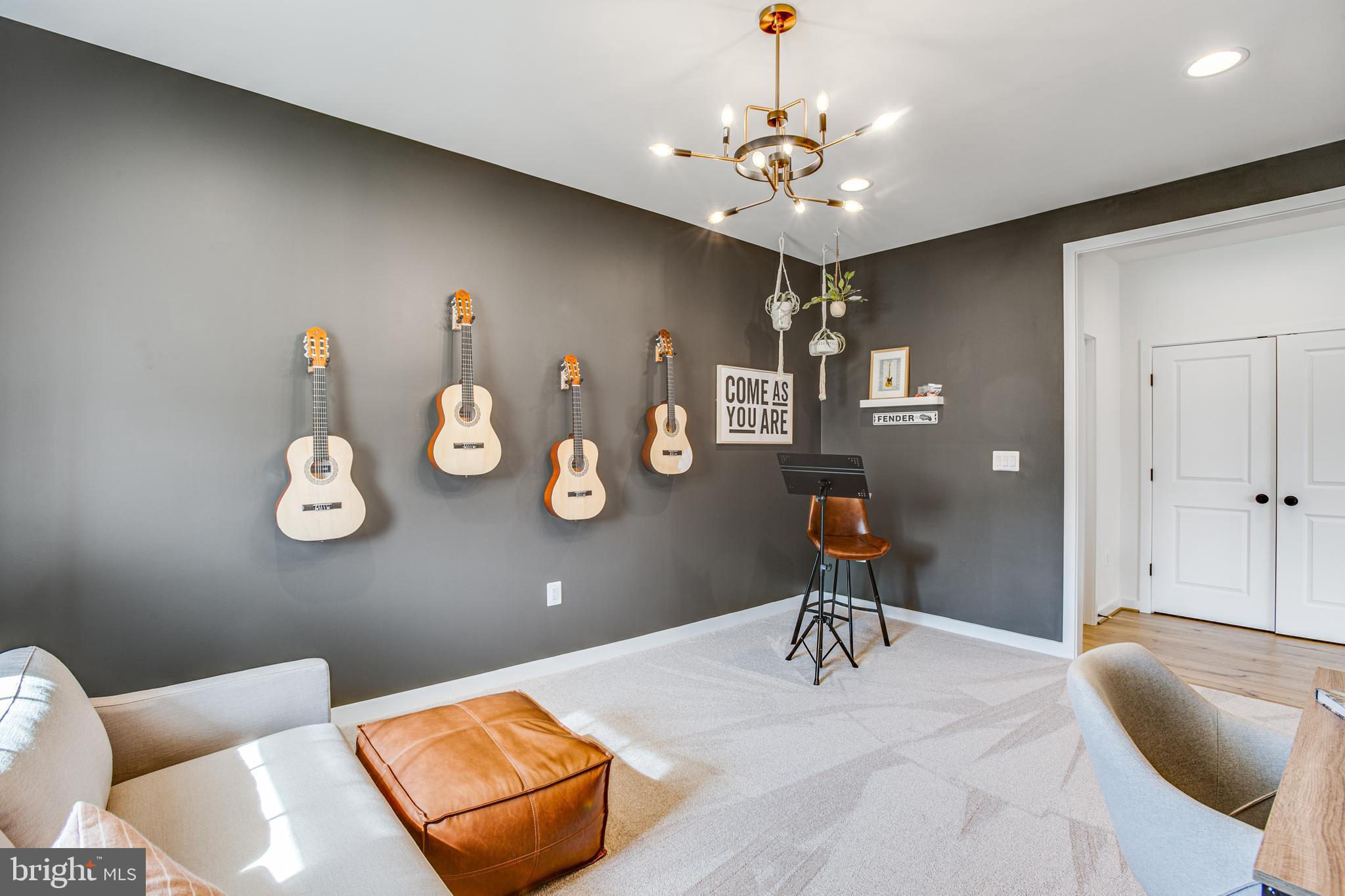 WHITEHALL - Residential