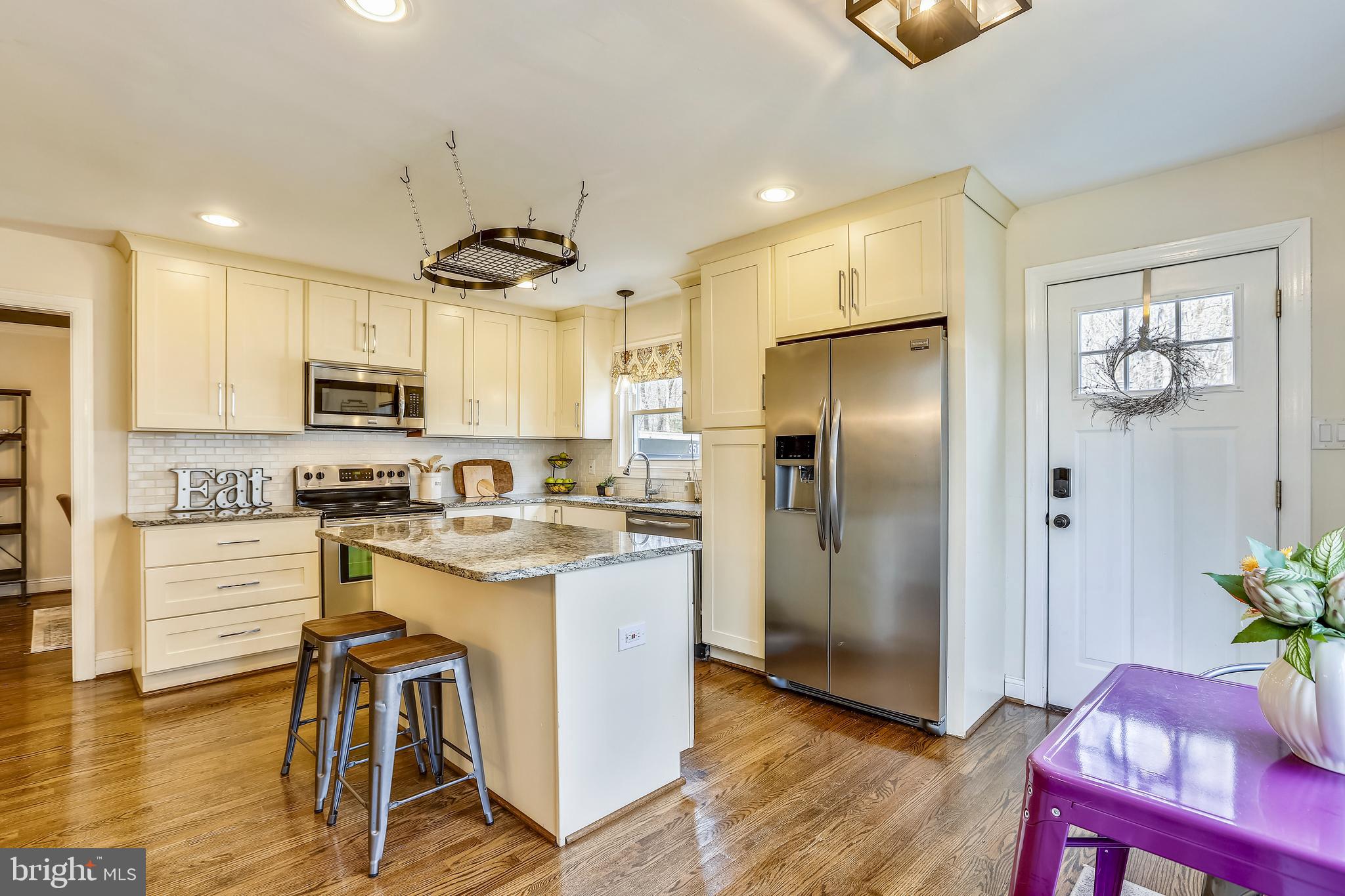 ROLLING KNOLLS - Residential