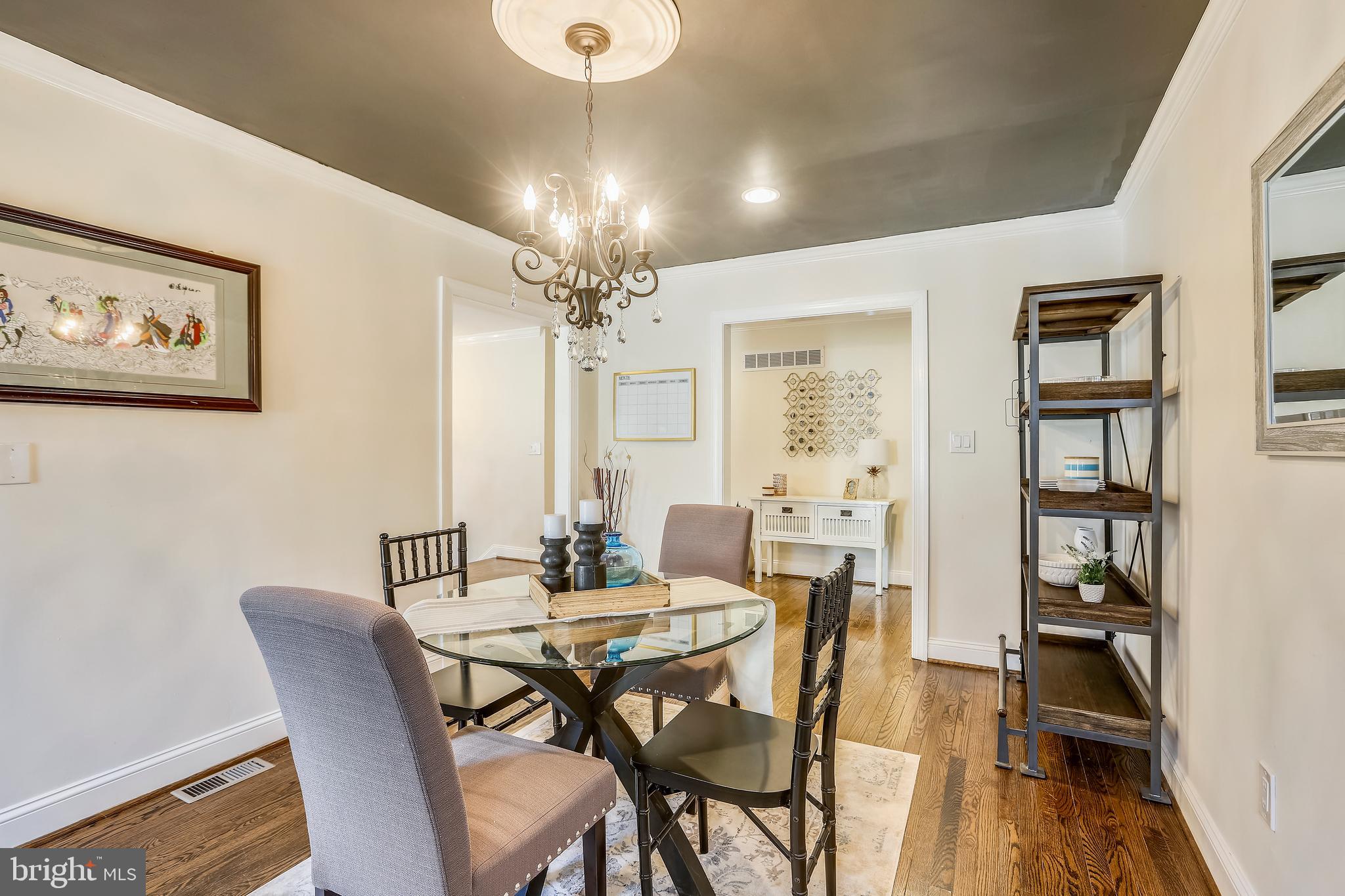 ROLLING KNOLLS - Residential