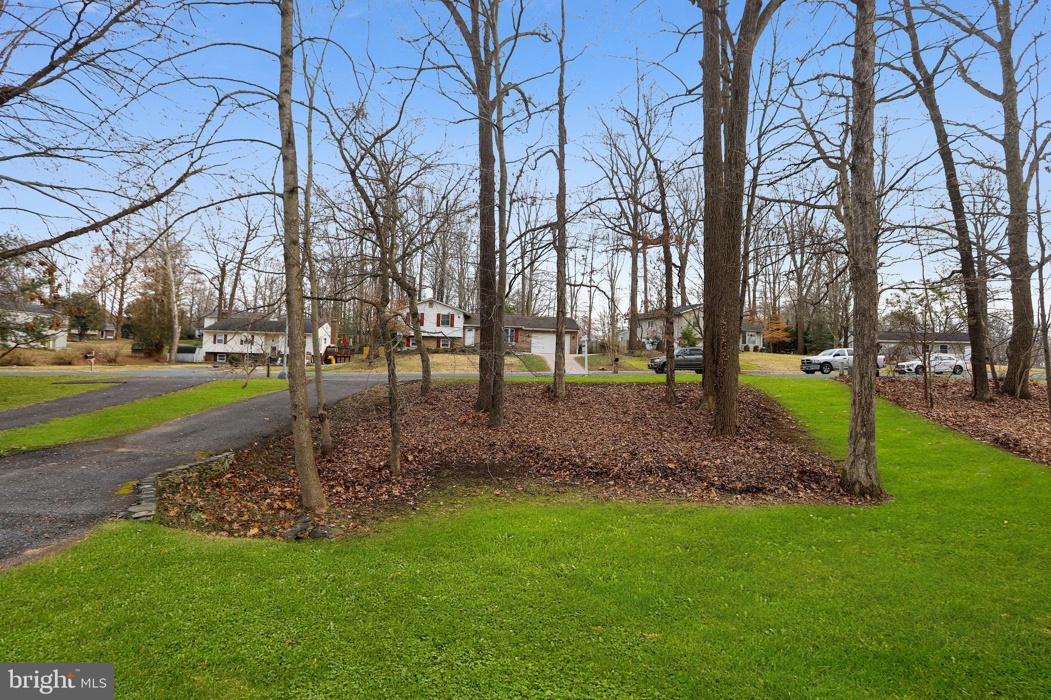 ROLLING KNOLLS - Residential