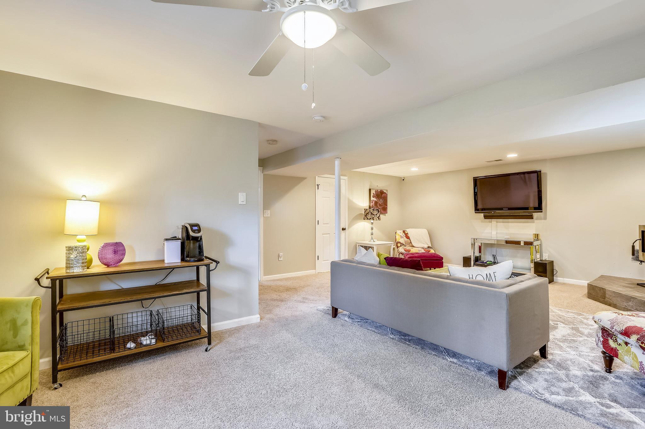 ROLLING KNOLLS - Residential