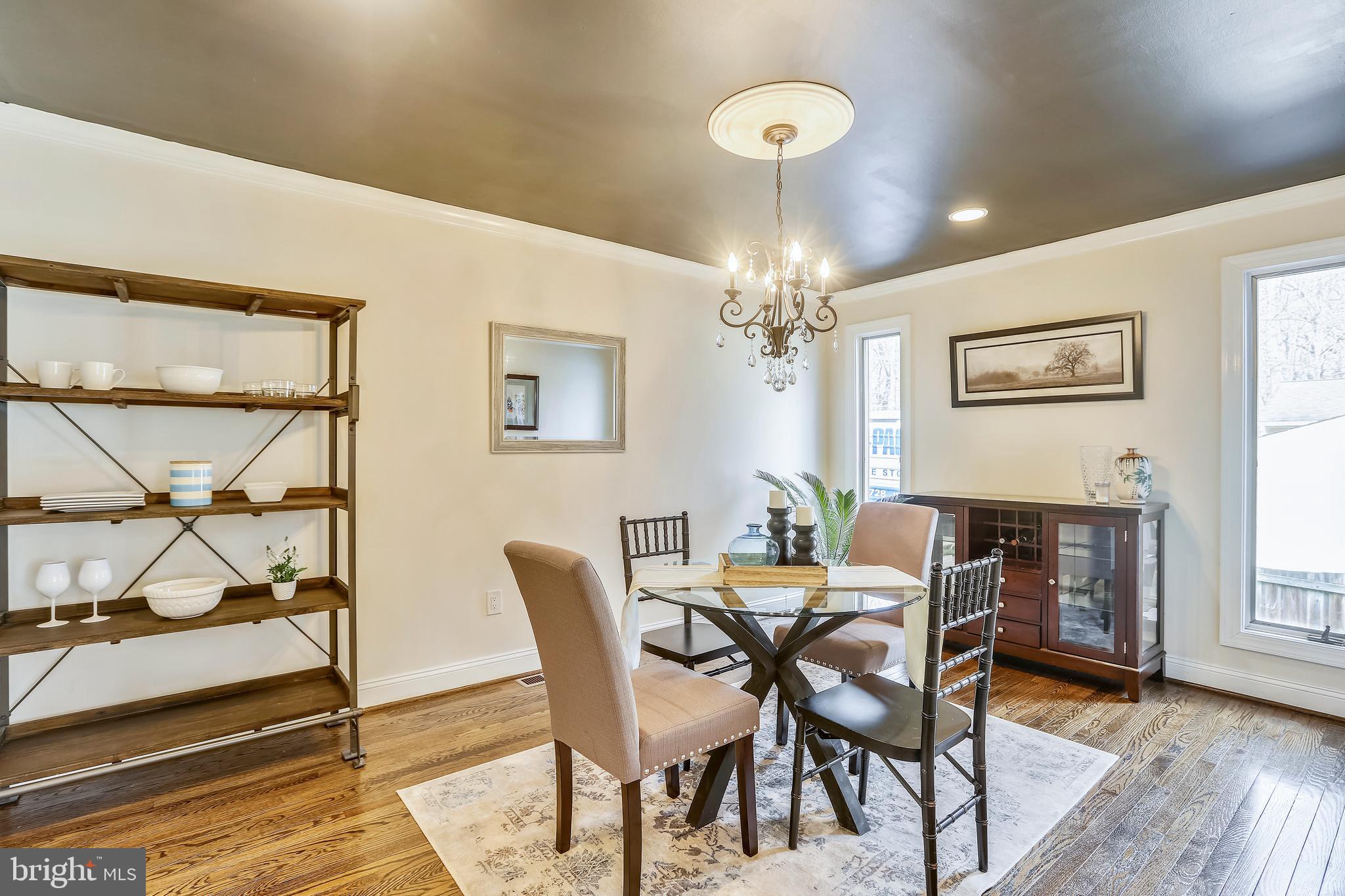 ROLLING KNOLLS - Residential