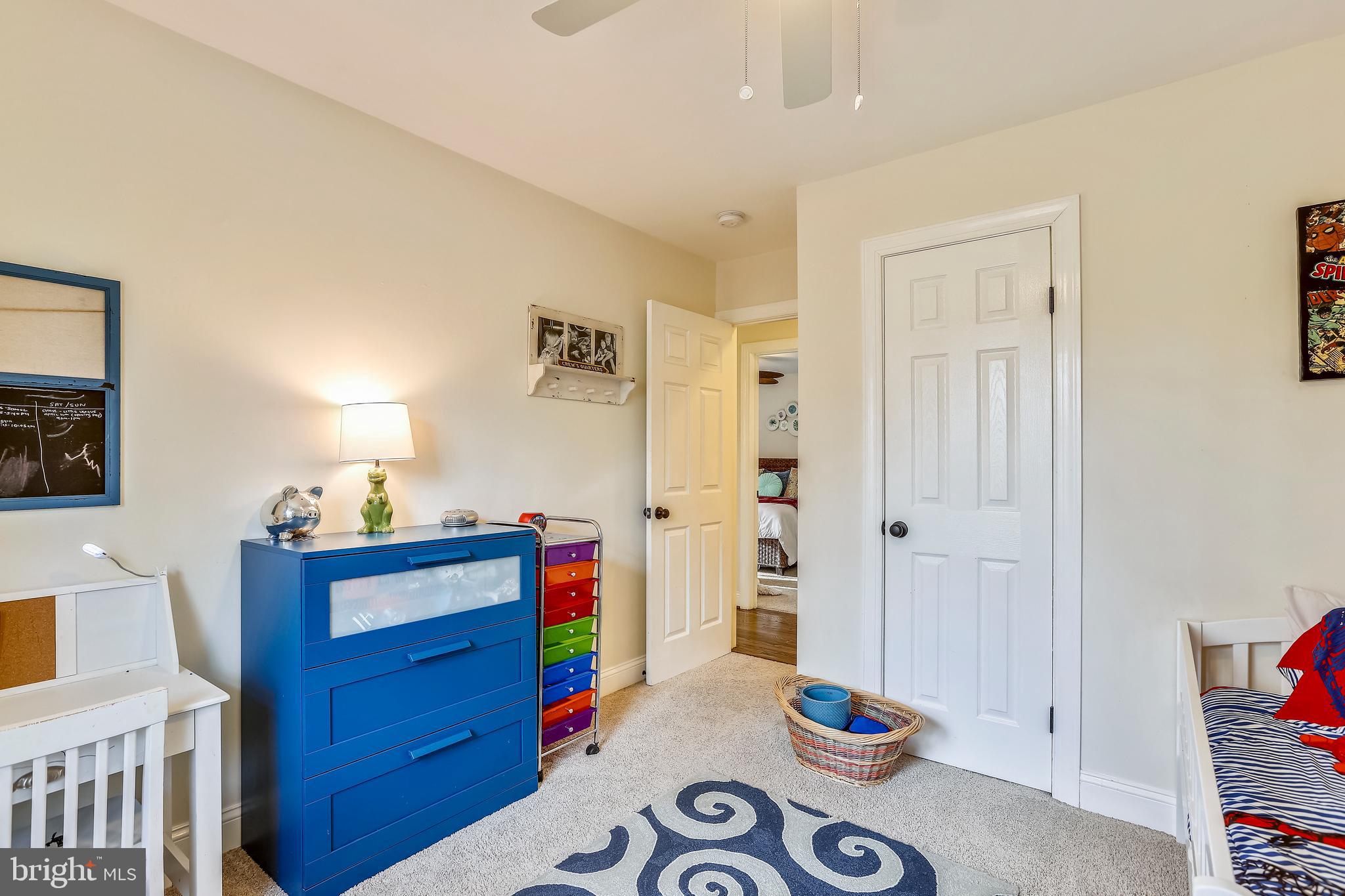 ROLLING KNOLLS - Residential