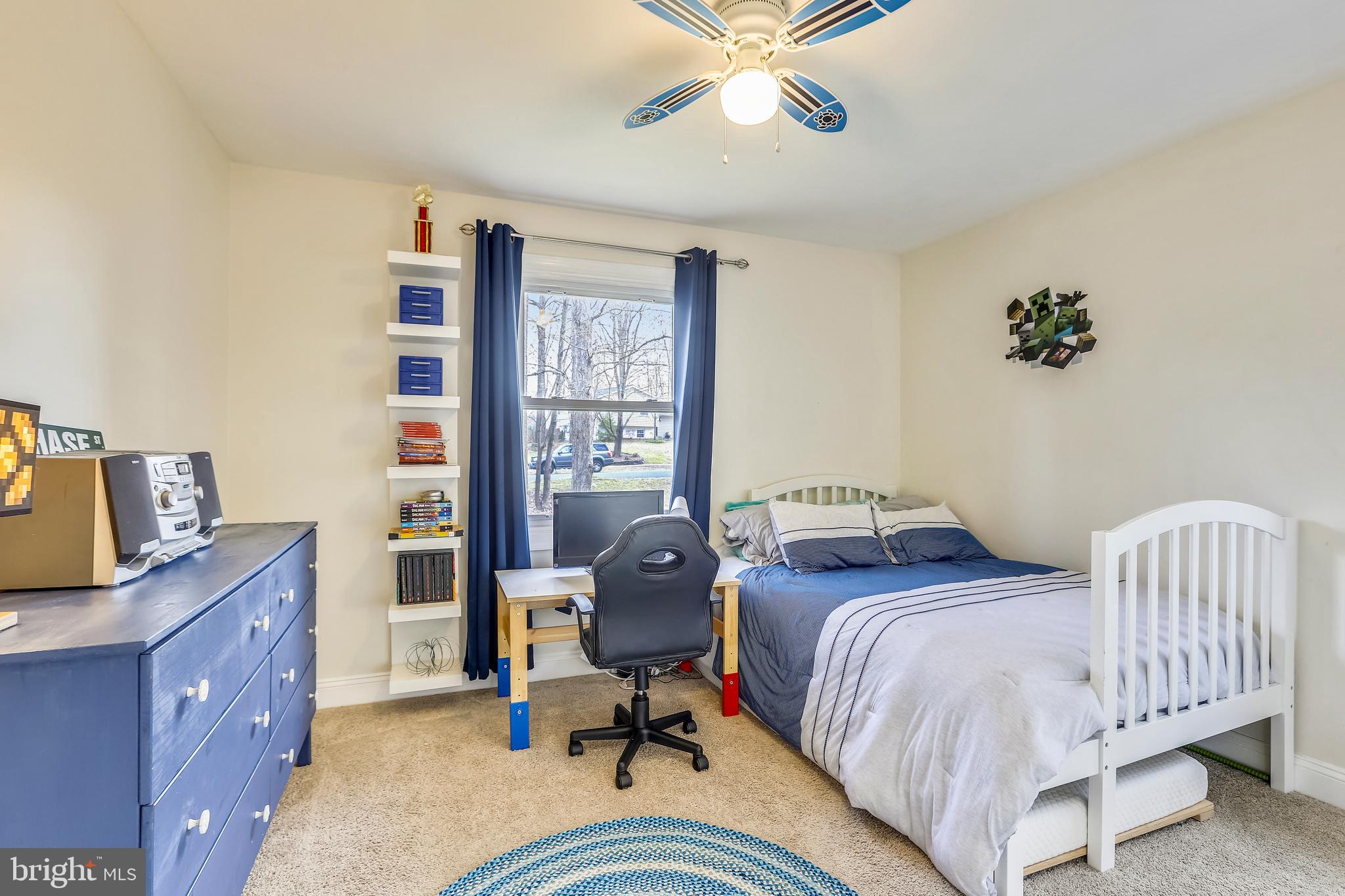 ROLLING KNOLLS - Residential