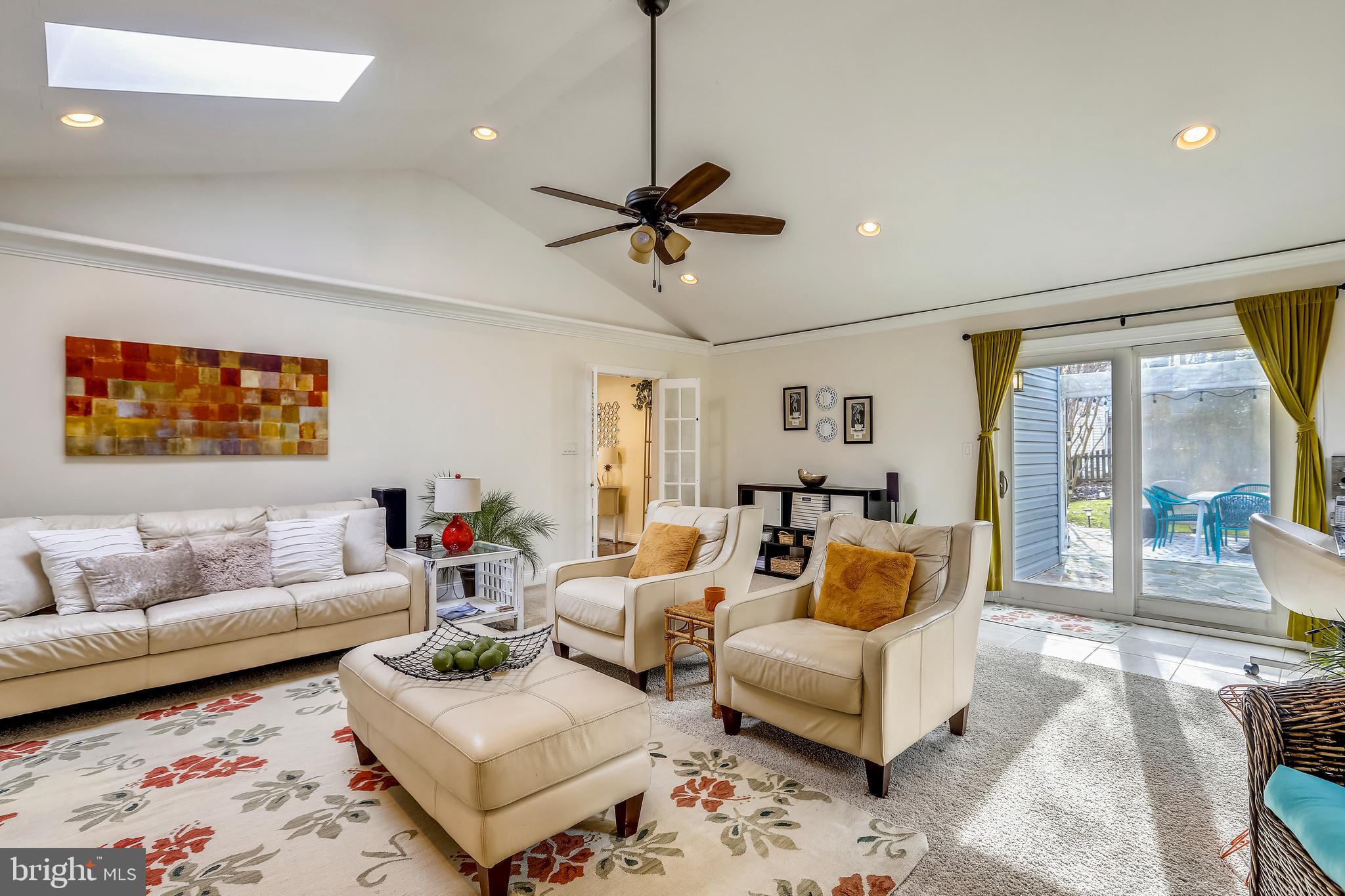 ROLLING KNOLLS - Residential