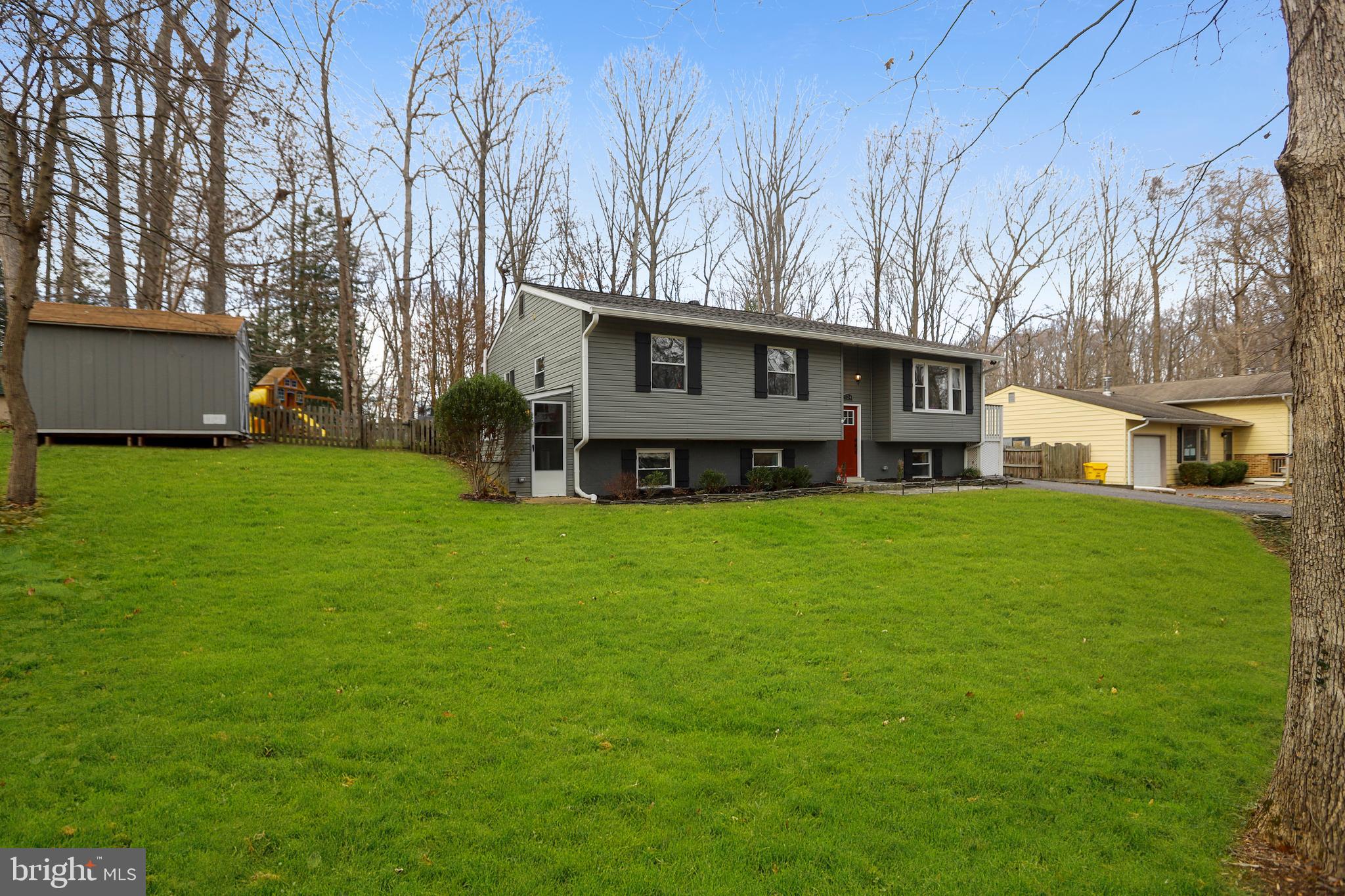 ROLLING KNOLLS - Residential