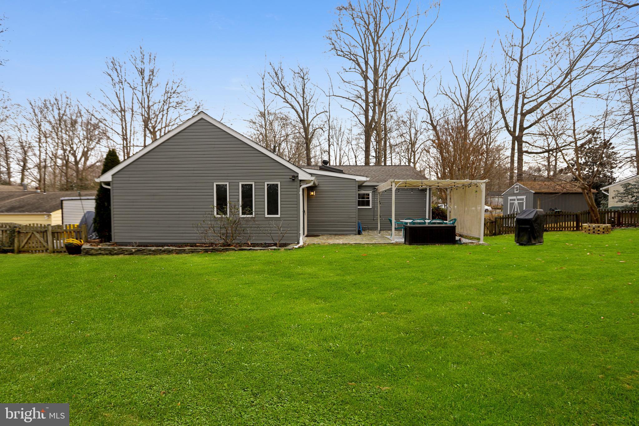 ROLLING KNOLLS - Residential